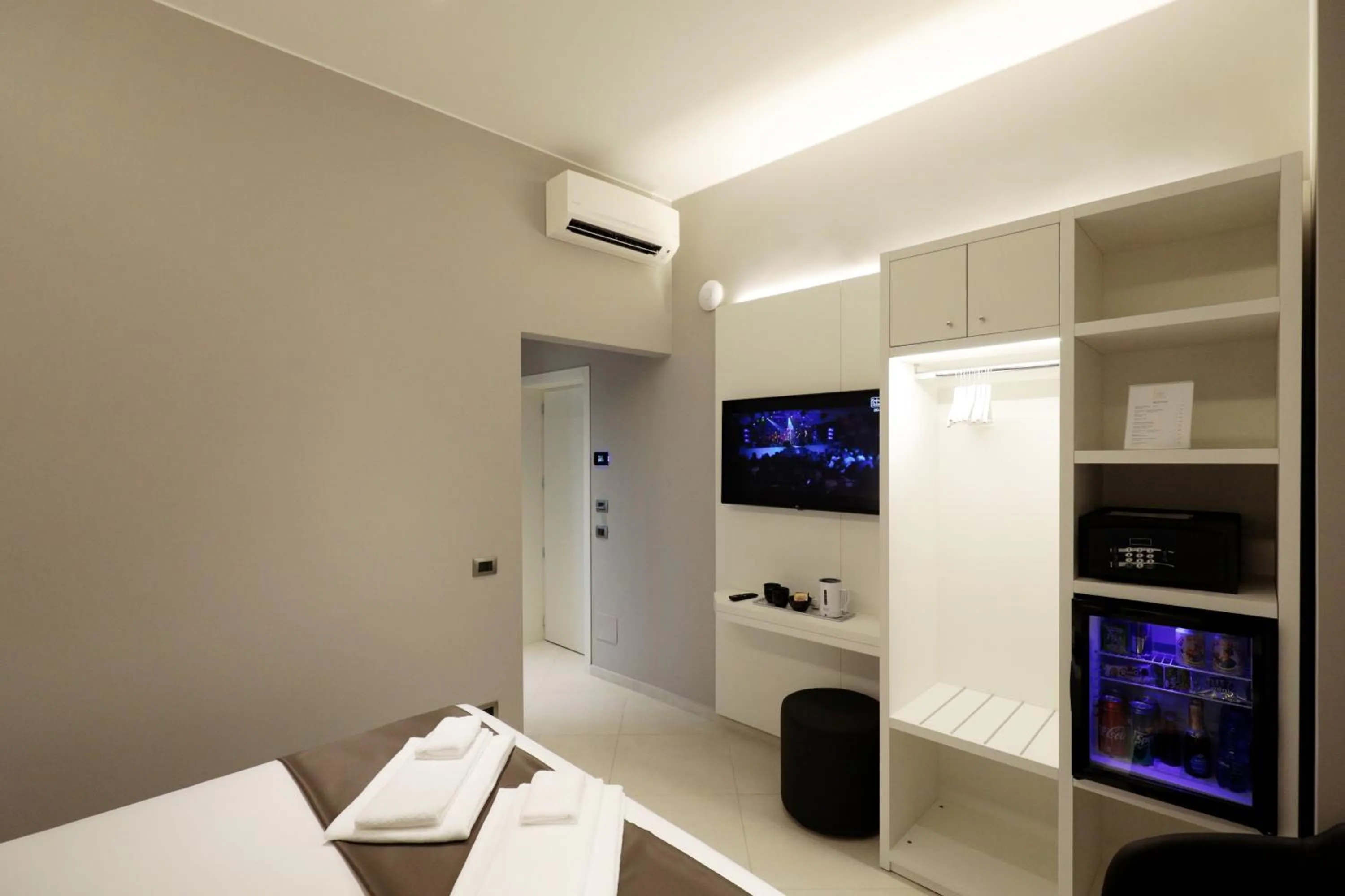 TV and multimedia in ETNEA STYLE CATANIA LUXURY ROOMS