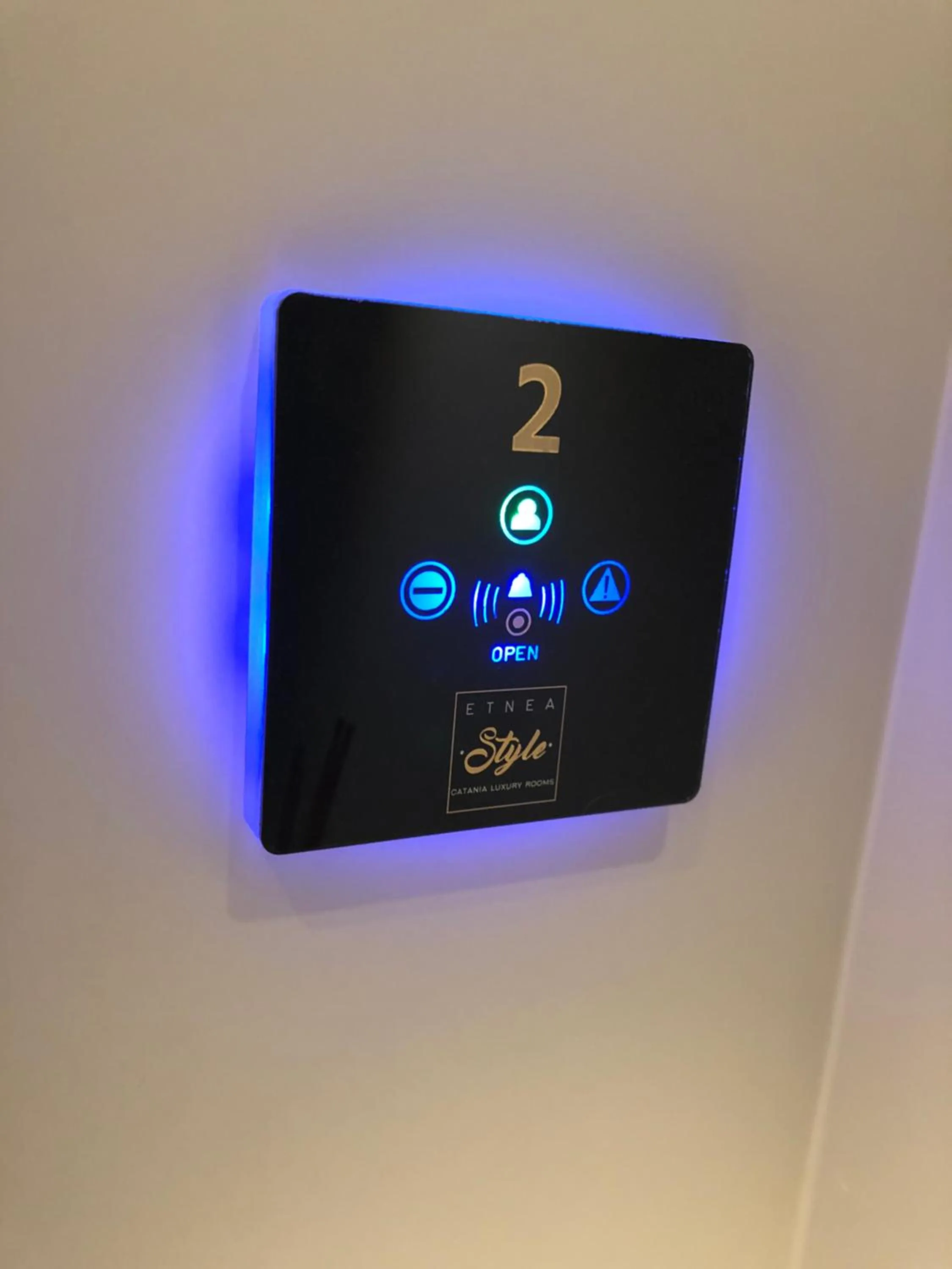 TV and multimedia in ETNEA STYLE CATANIA LUXURY ROOMS