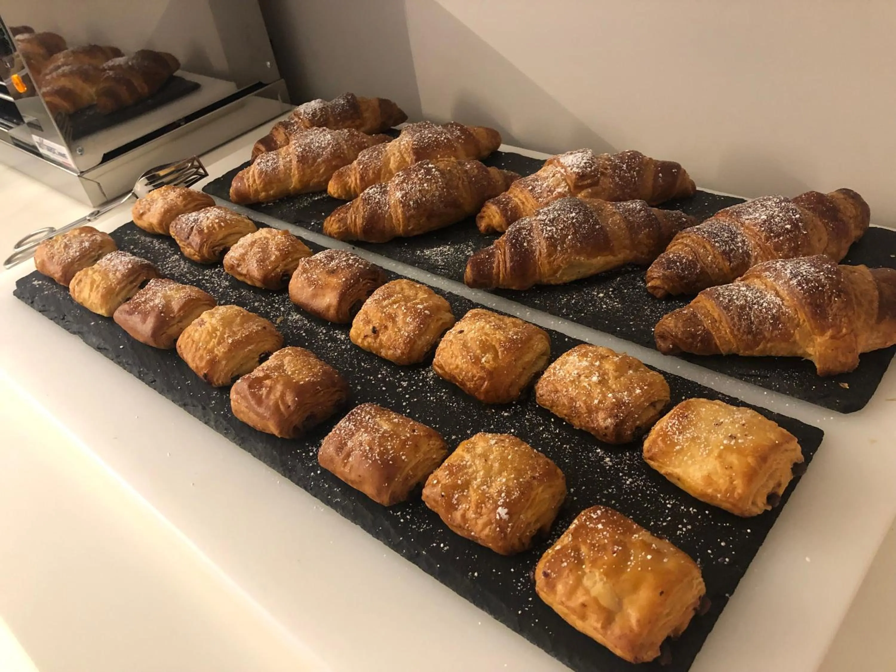 Food and drinks in ETNEA STYLE CATANIA LUXURY ROOMS