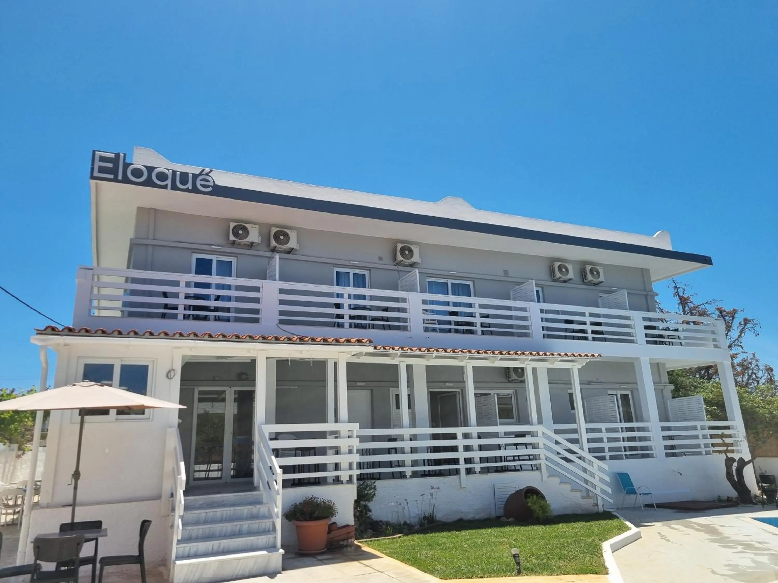 Property building in Eloque Simple living space