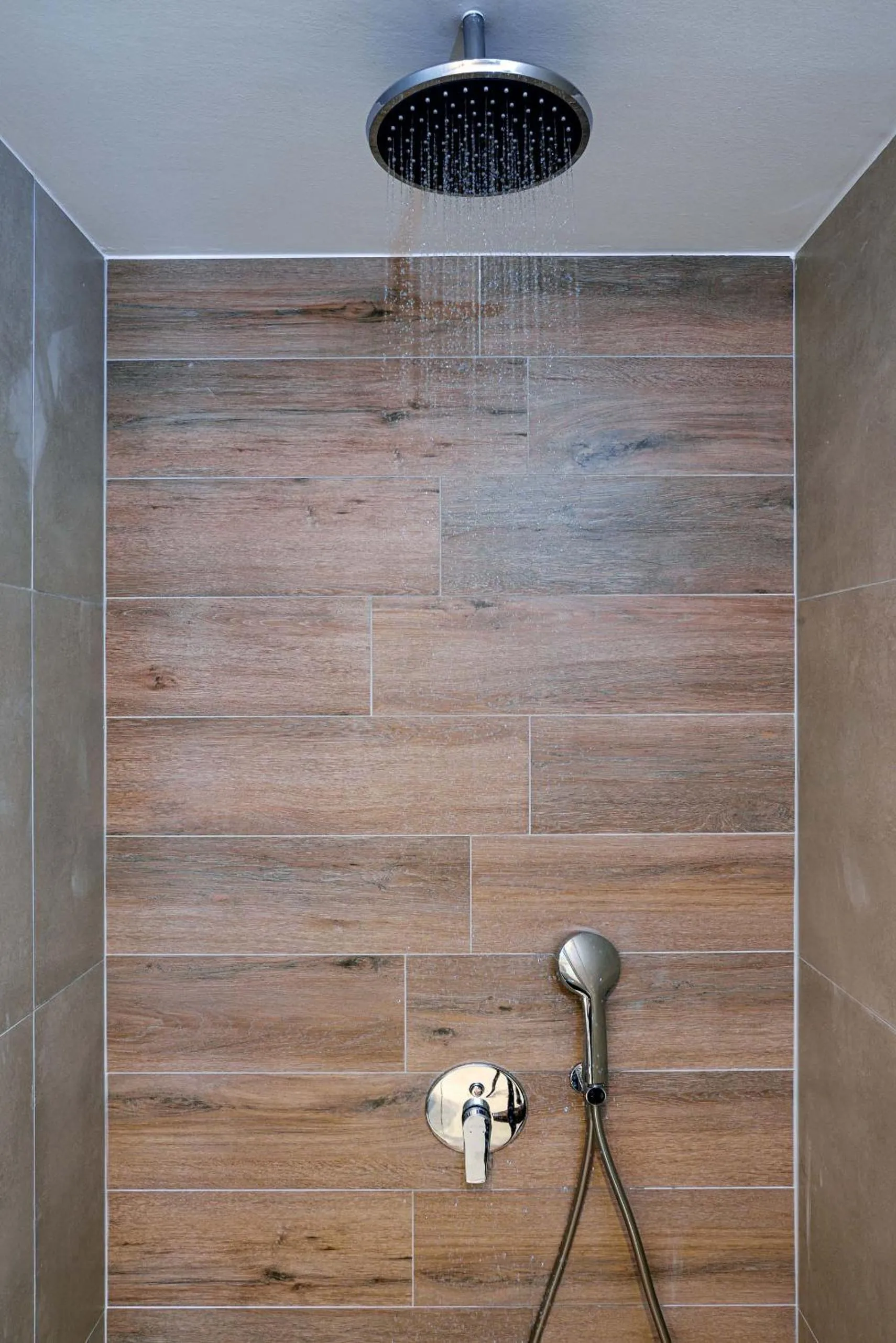 Shower in Eloque Simple living space