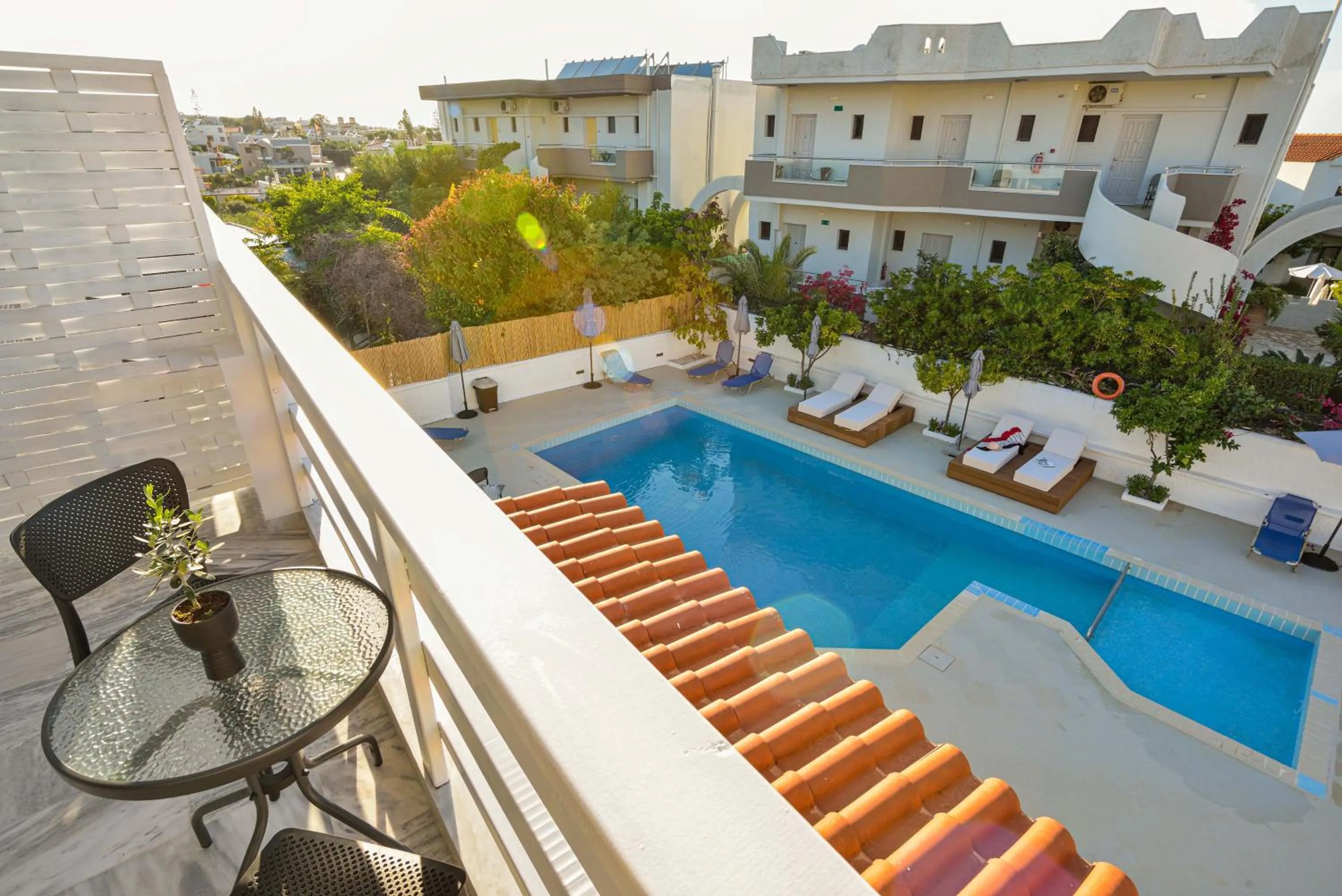 Dining area in Eloque Simple living space