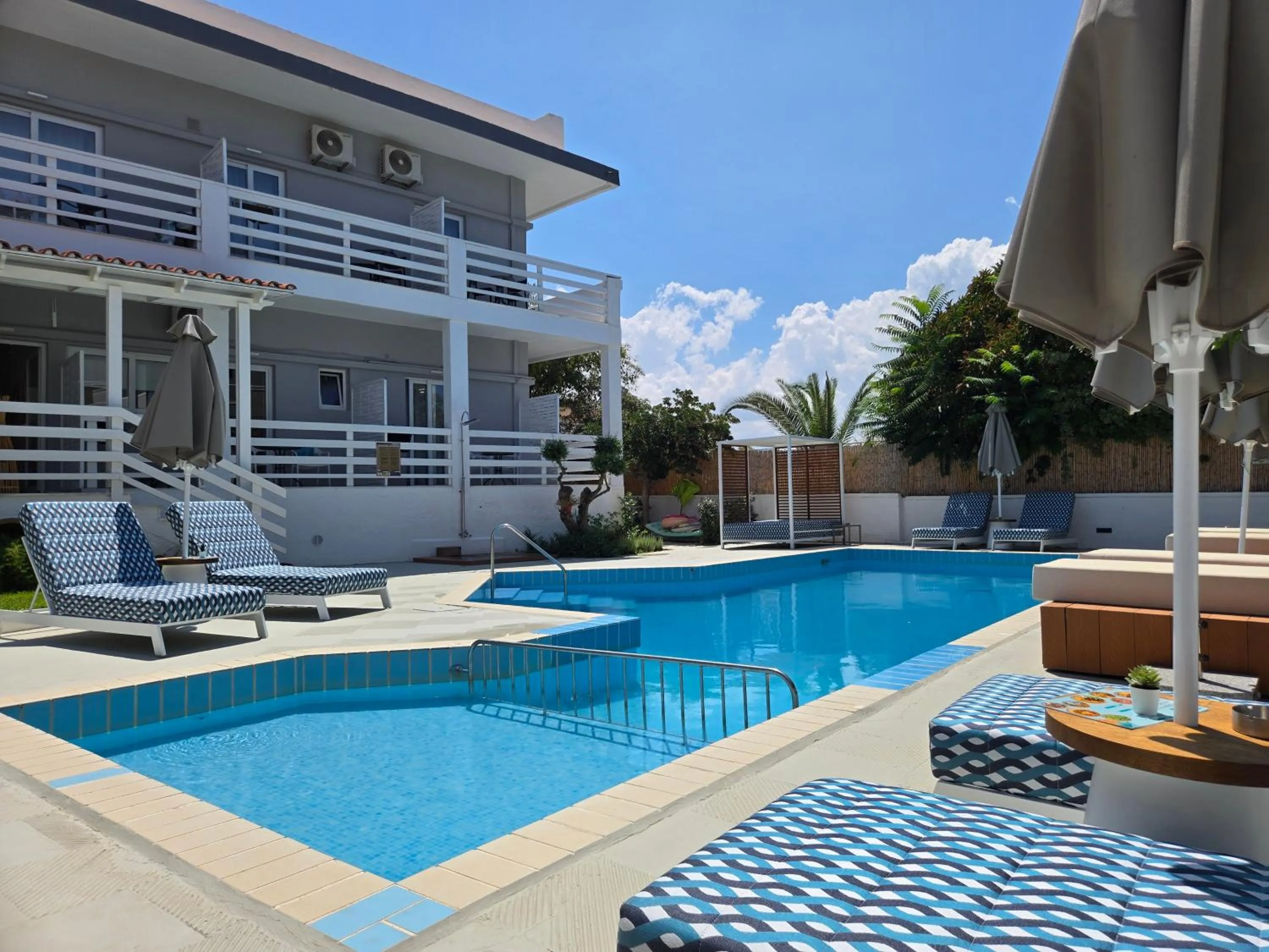 Restaurant/places to eat in Eloque Simple living space