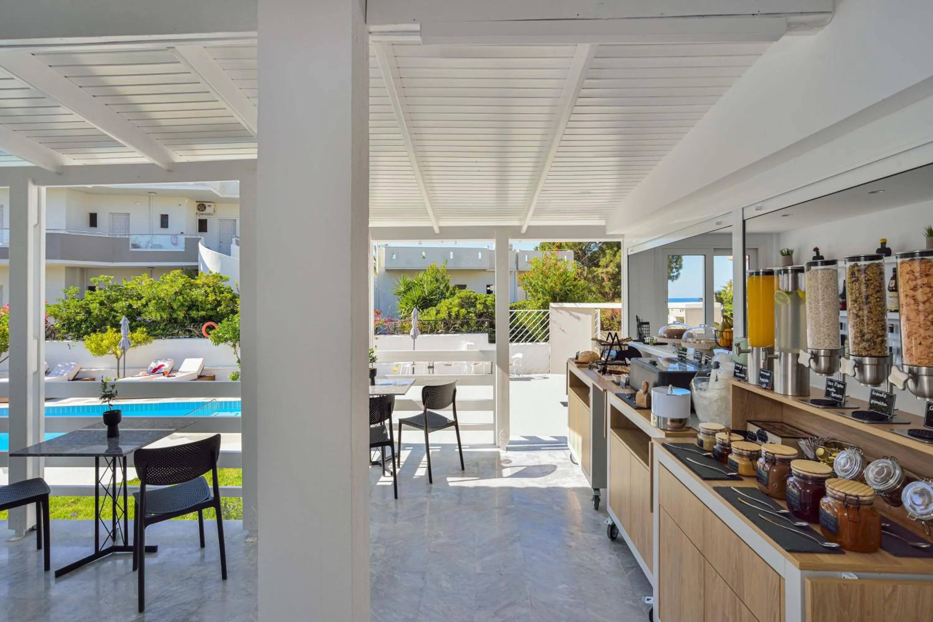 Dining area in Eloque Simple living space