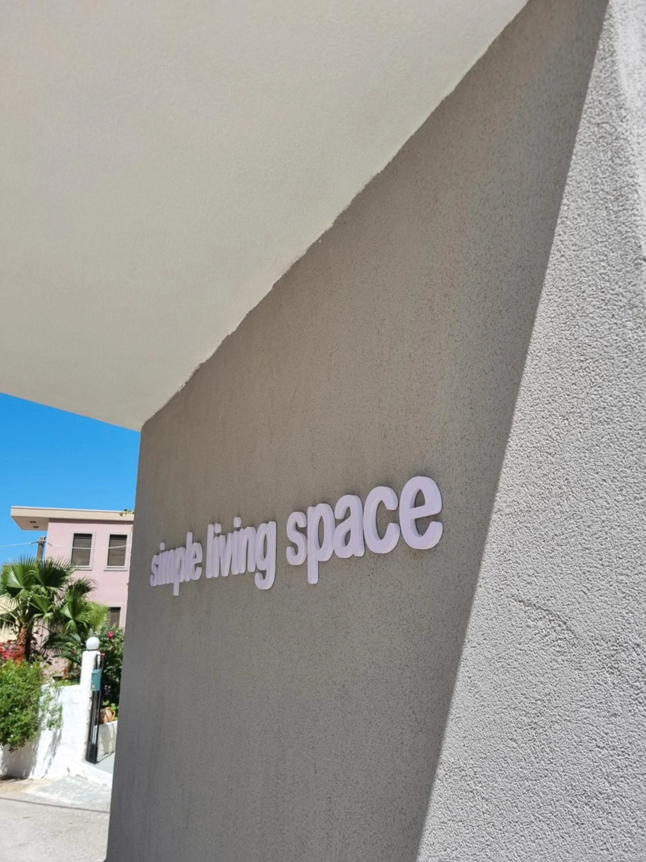 Property building in Eloque Simple living space