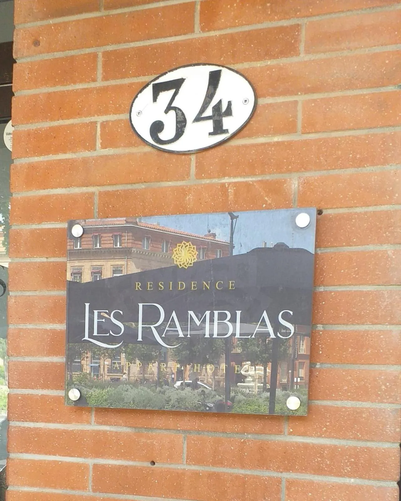 Property building in Résidence Ramblas