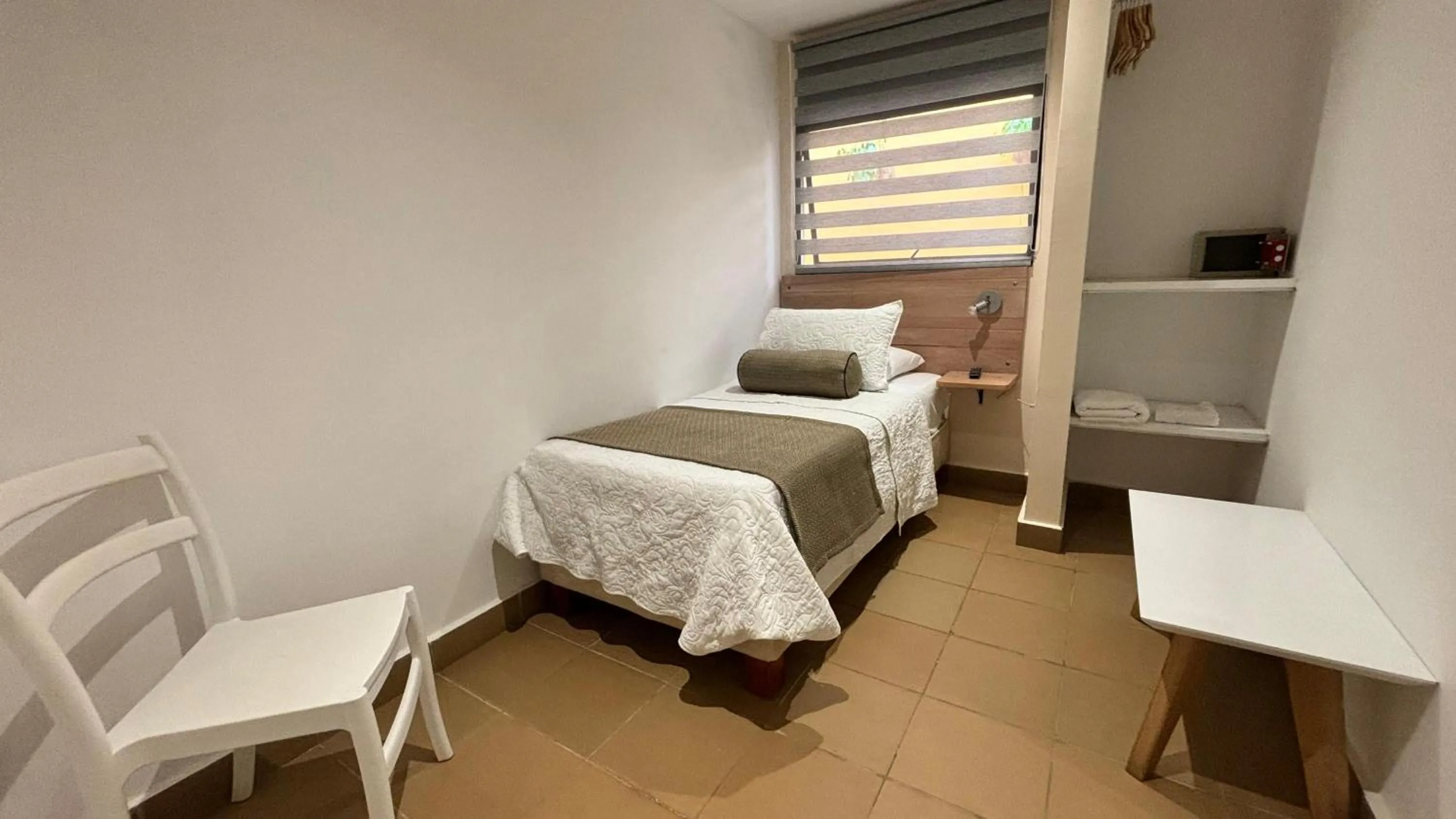 Single Room with Shared Bathroom in Hotel La Gloria