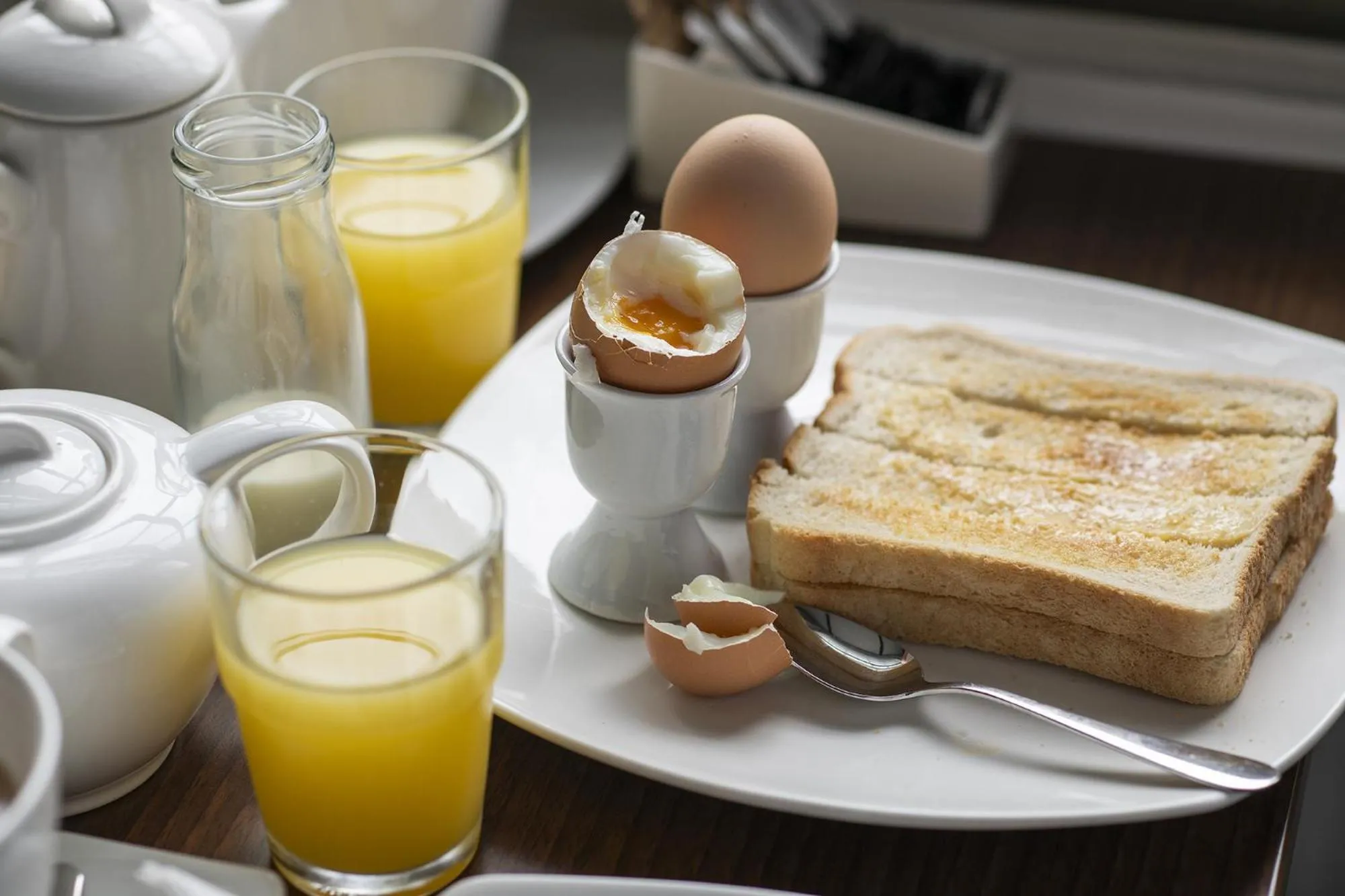 Breakfast in Springfield House - Birmingham Airport & NEC