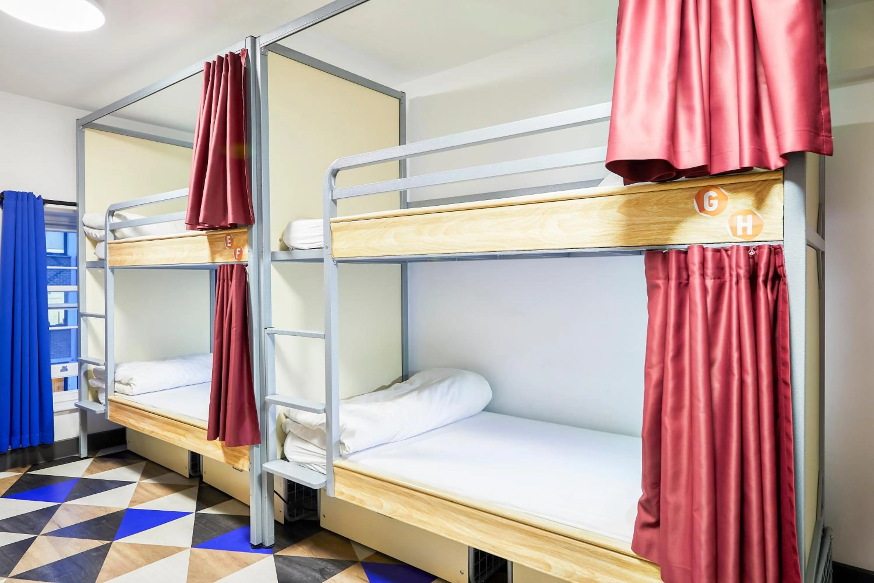 Bedroom, Bed in St Christopher's Inn London Bridge - The Village