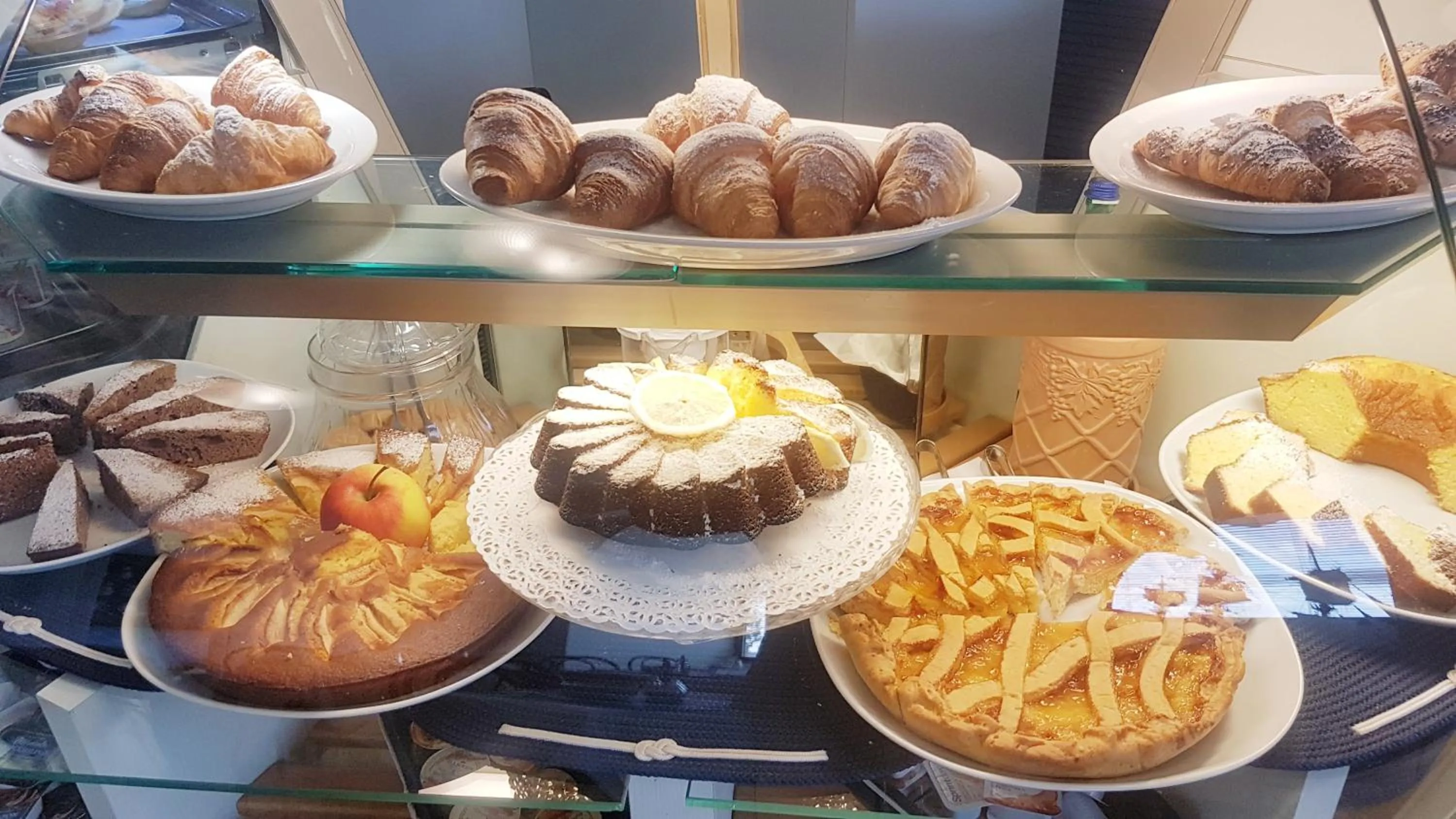 Breakfast in Hotel La Baia