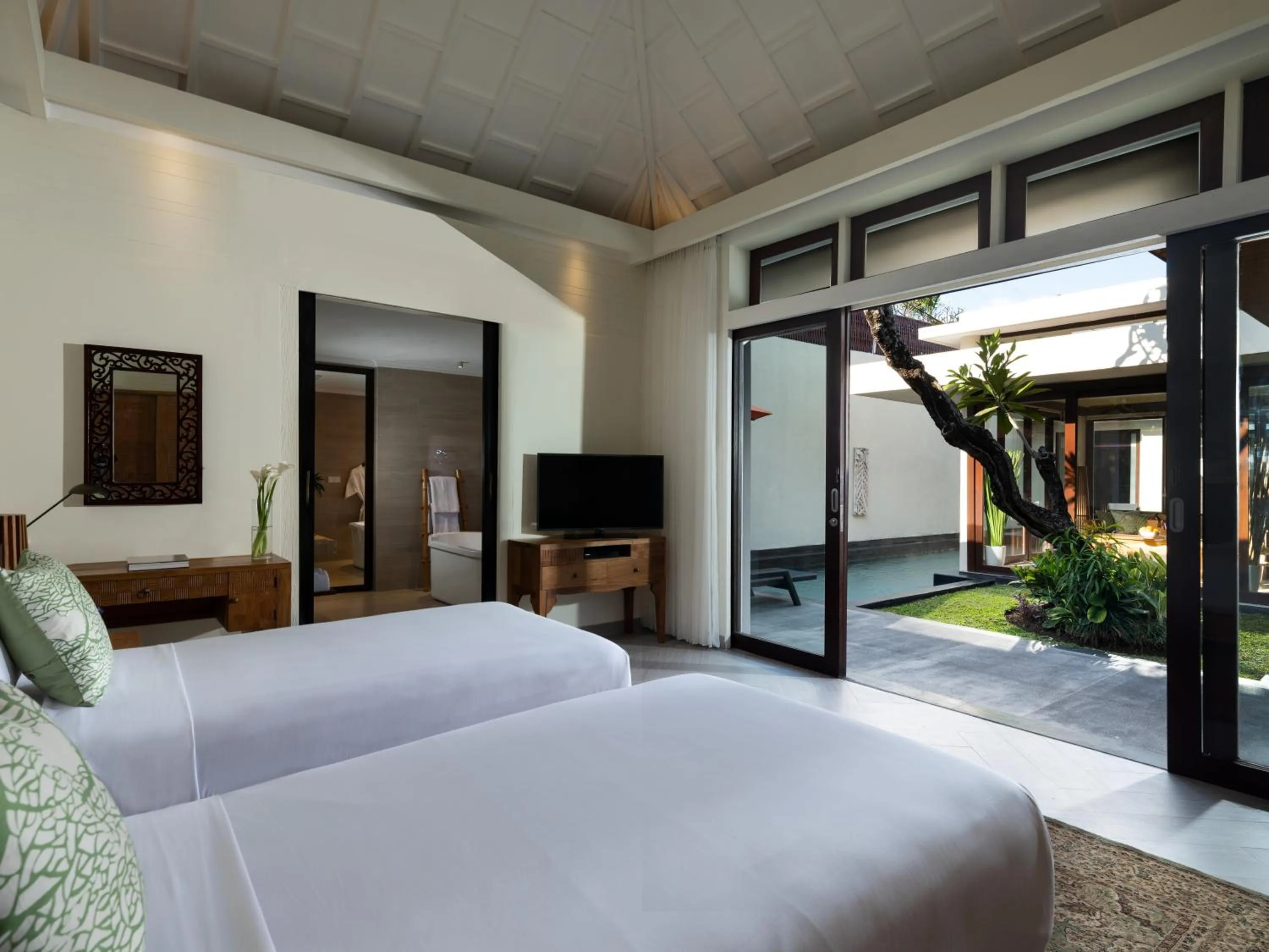 Communal lounge/ TV room, Bed in Avani Seminyak Bali Resort