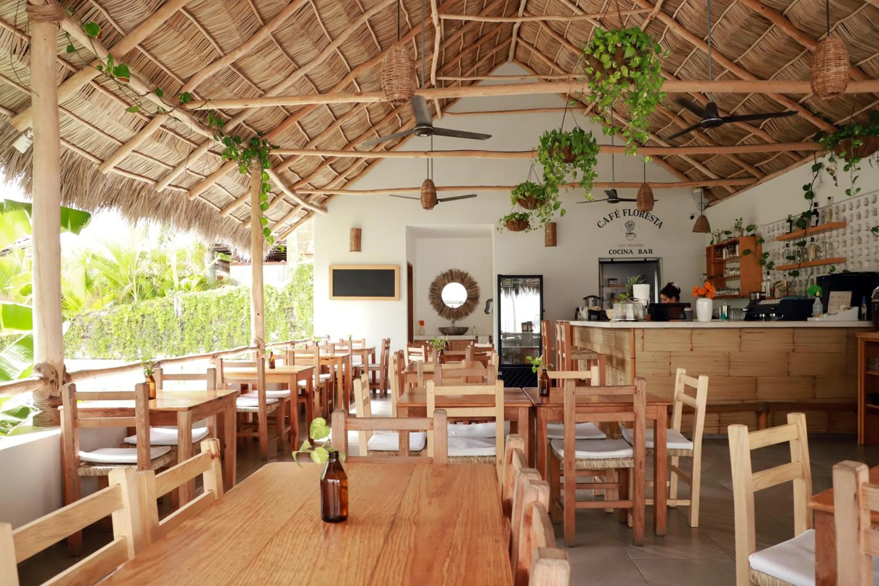 Restaurant/places to eat in Marii Hotel Boutique