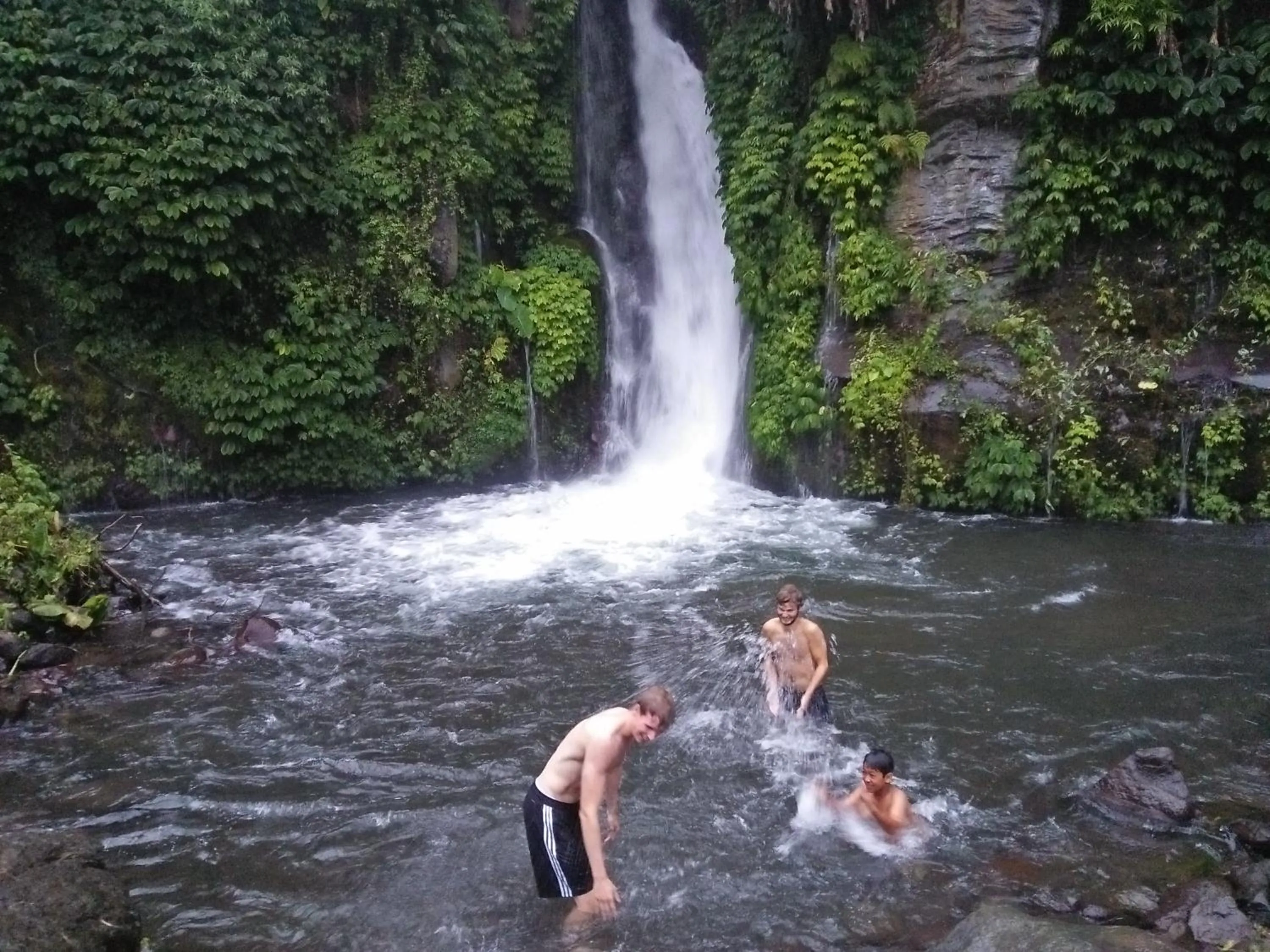 People in Atres Sari Resort