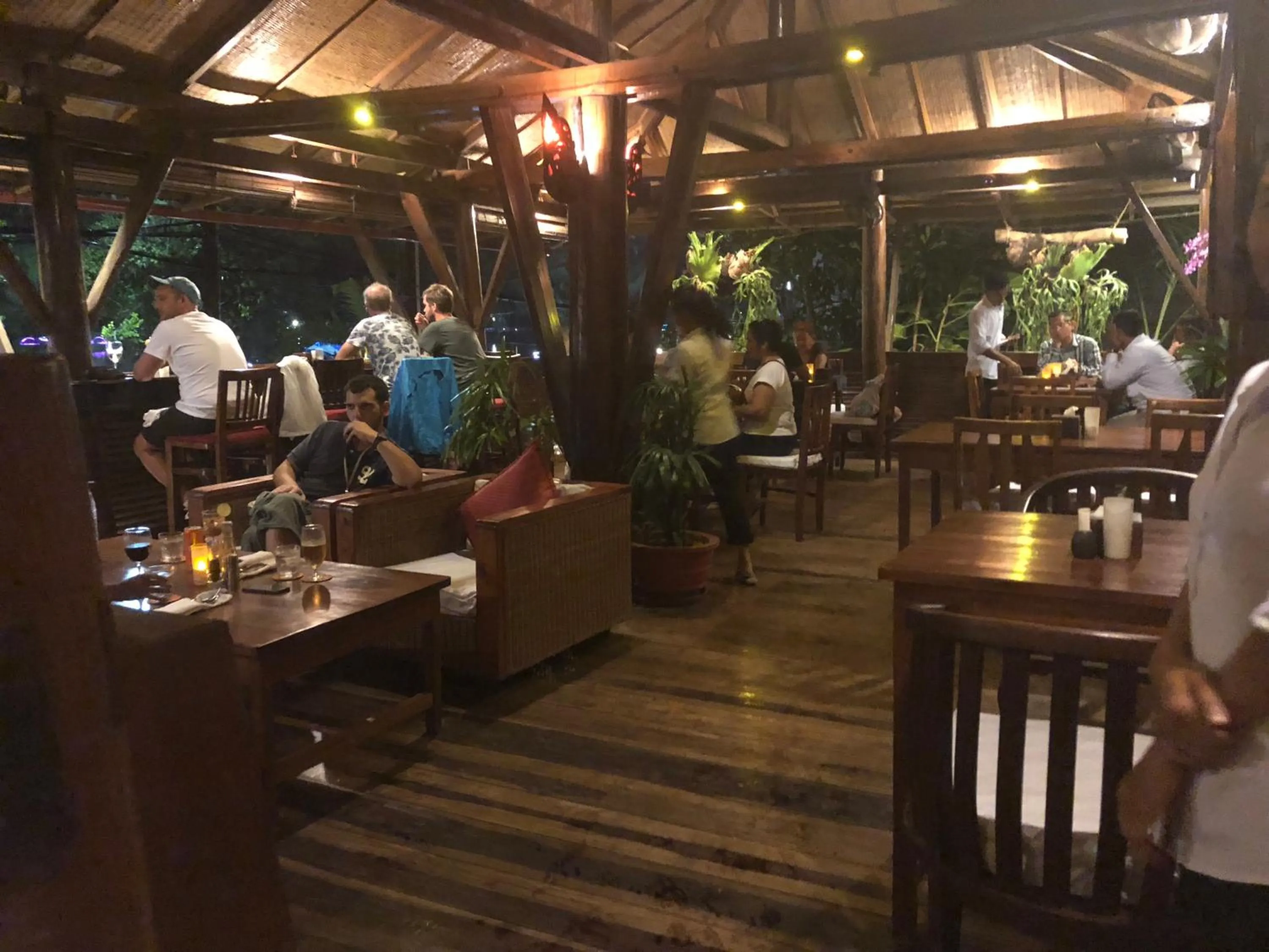 Restaurant/places to eat in Rikitikitavi