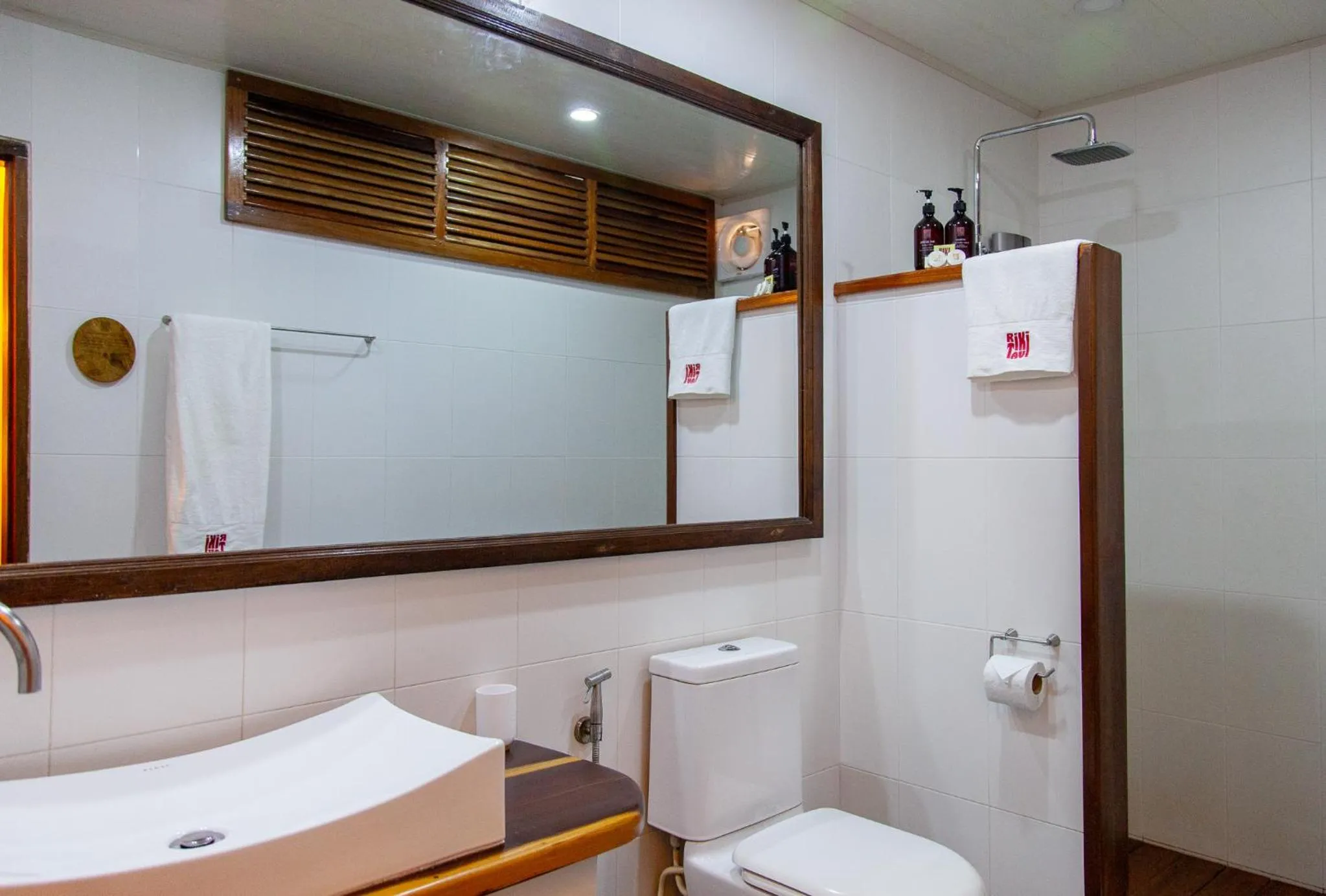 Shower in Rikitikitavi