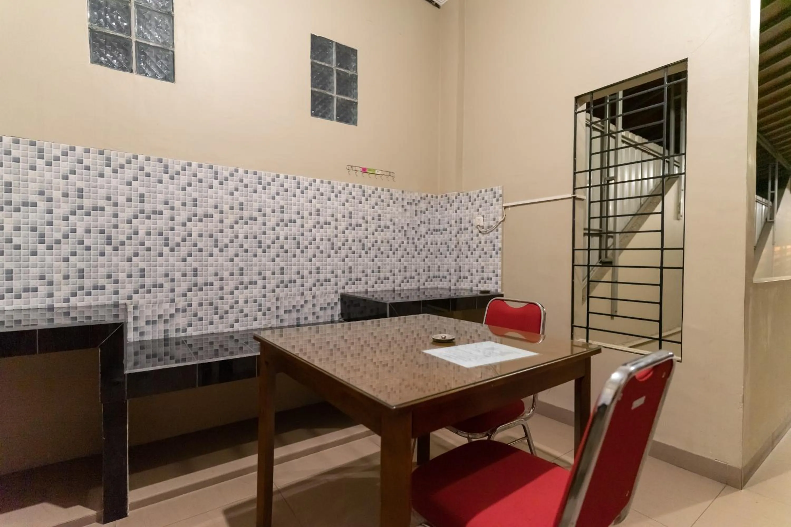 RedDoorz At Joyce Guest House Medan