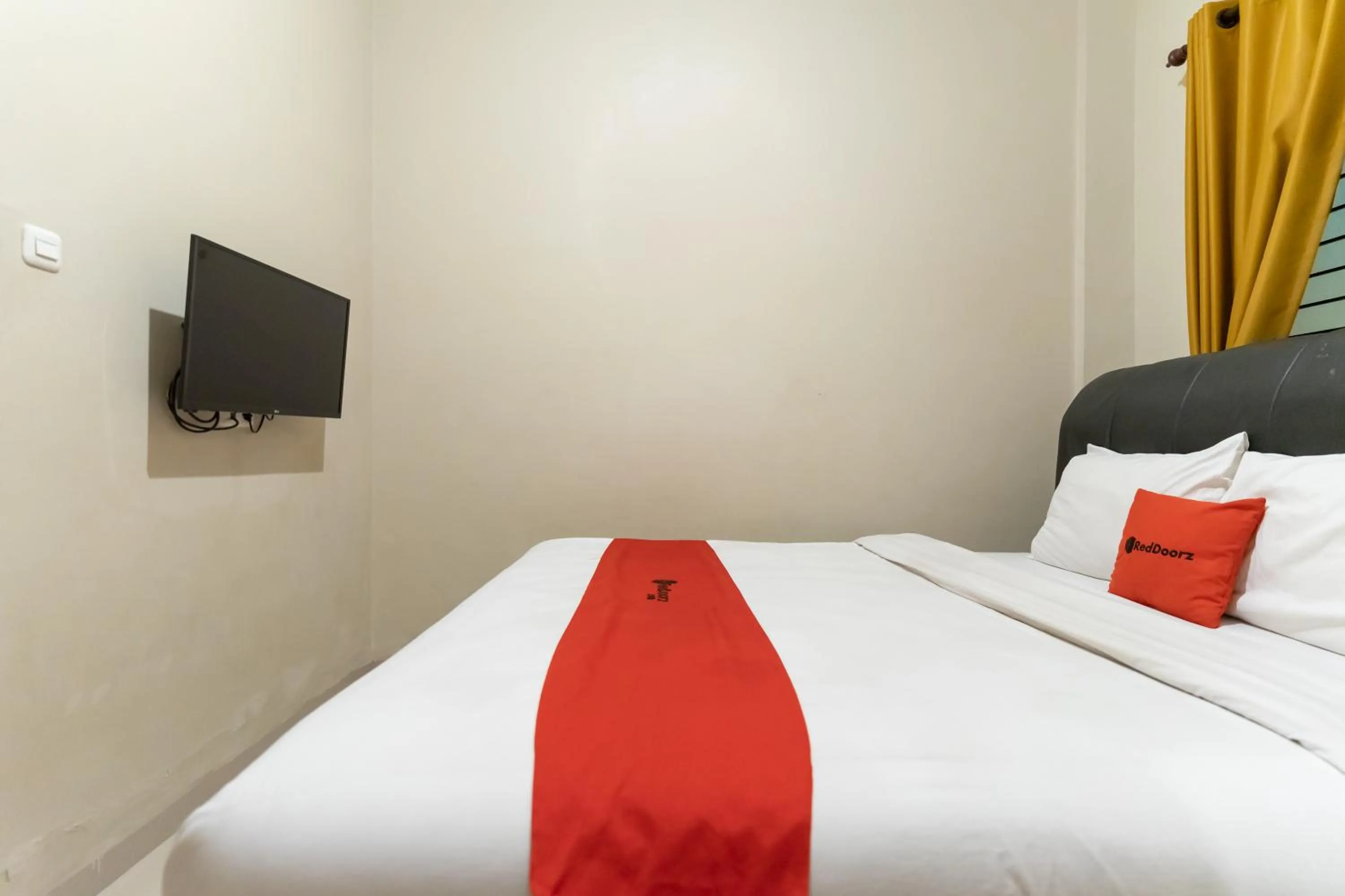 Bed in RedDoorz At Joyce Guest House Medan