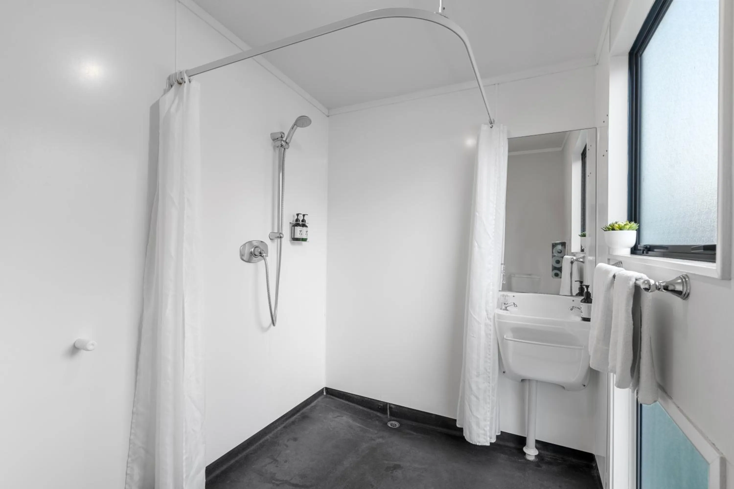 Shower in Tasman Holiday Parks - Beachaven