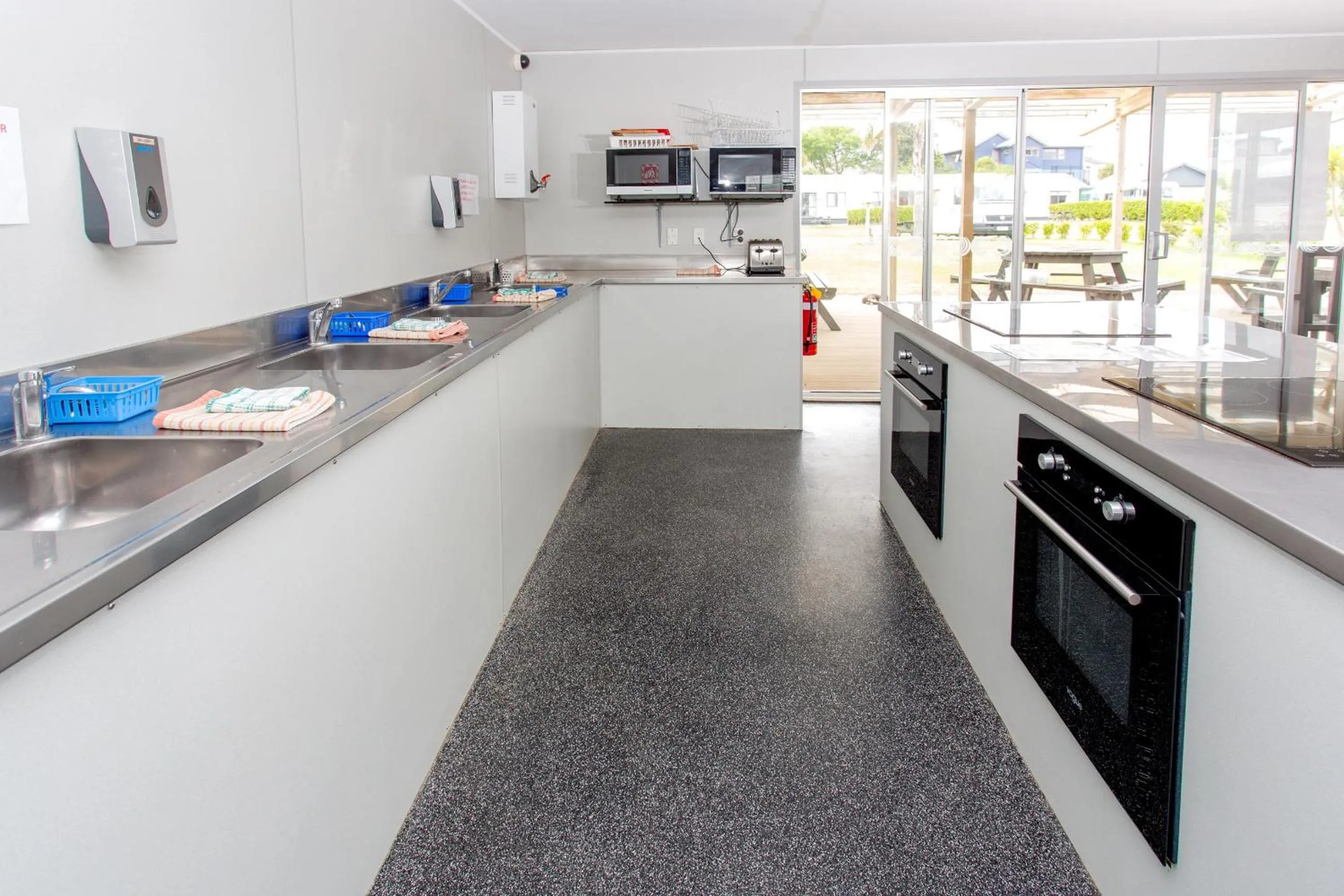 Communal kitchen in Tasman Holiday Parks - Beachaven