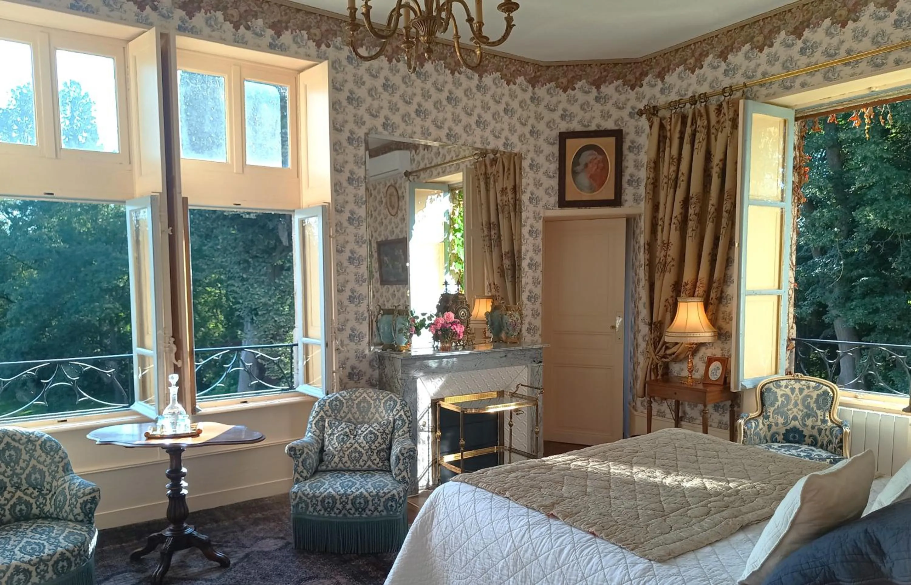 Bedroom in Château de la Vernède, la Grande Vernède