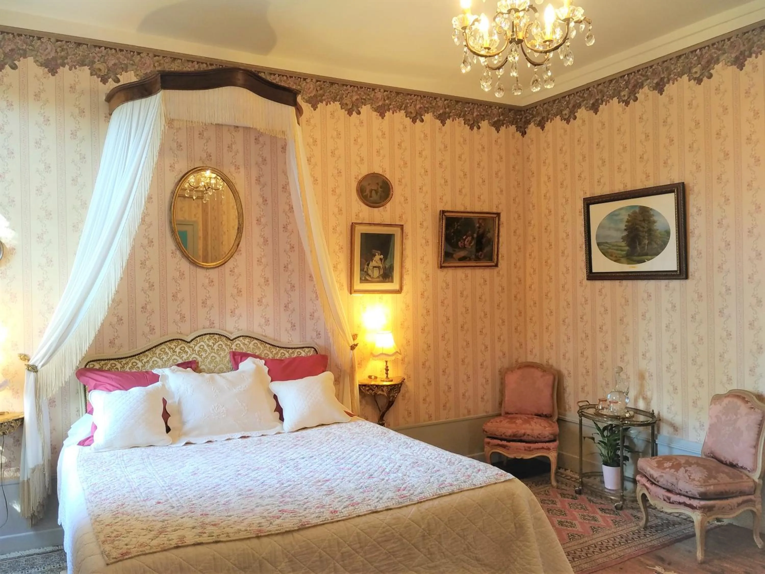 Bedroom in Château de la Vernède, la Grande Vernède