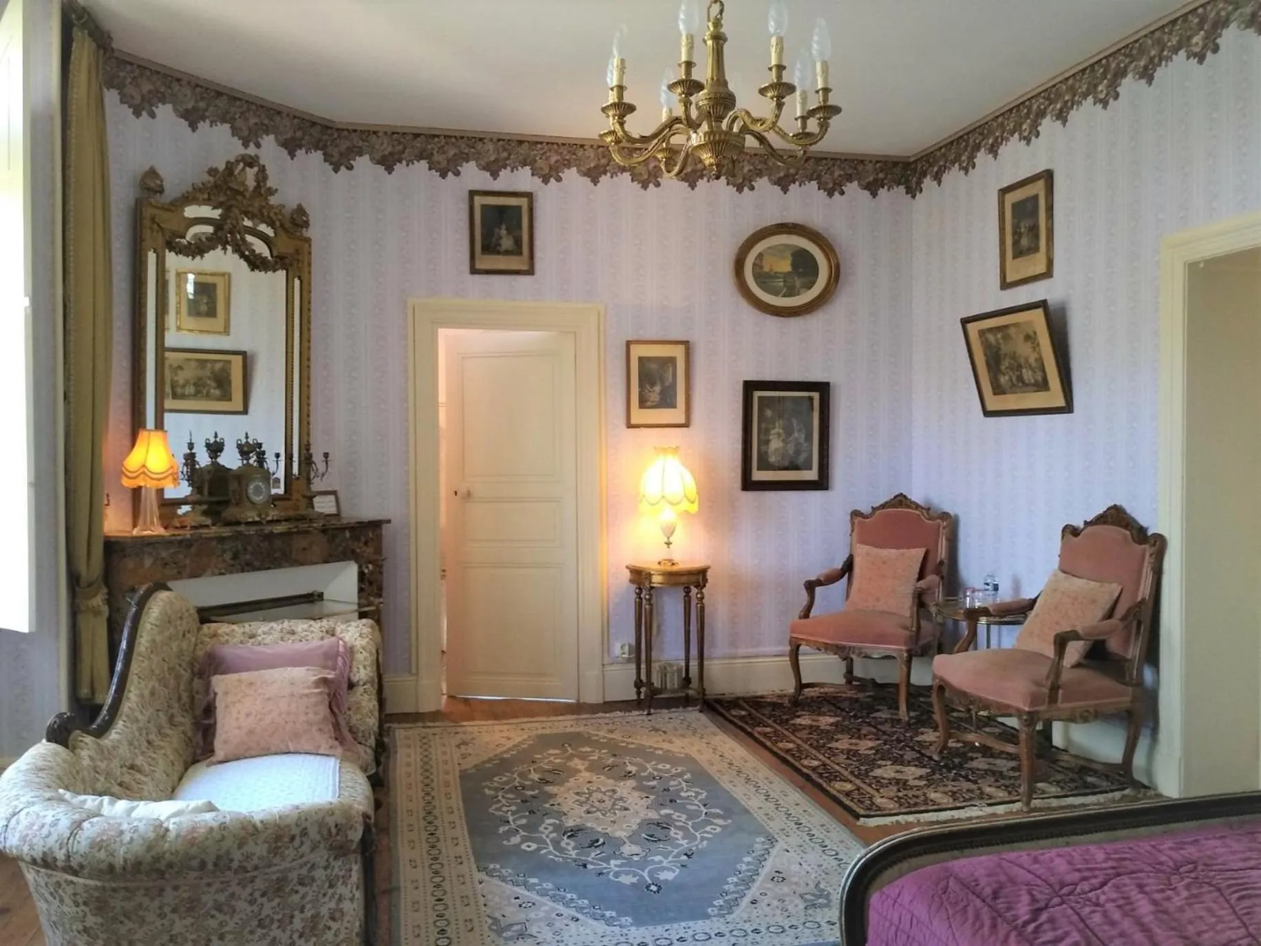 Photo of the whole room in Château de la Vernède, la Grande Vernède