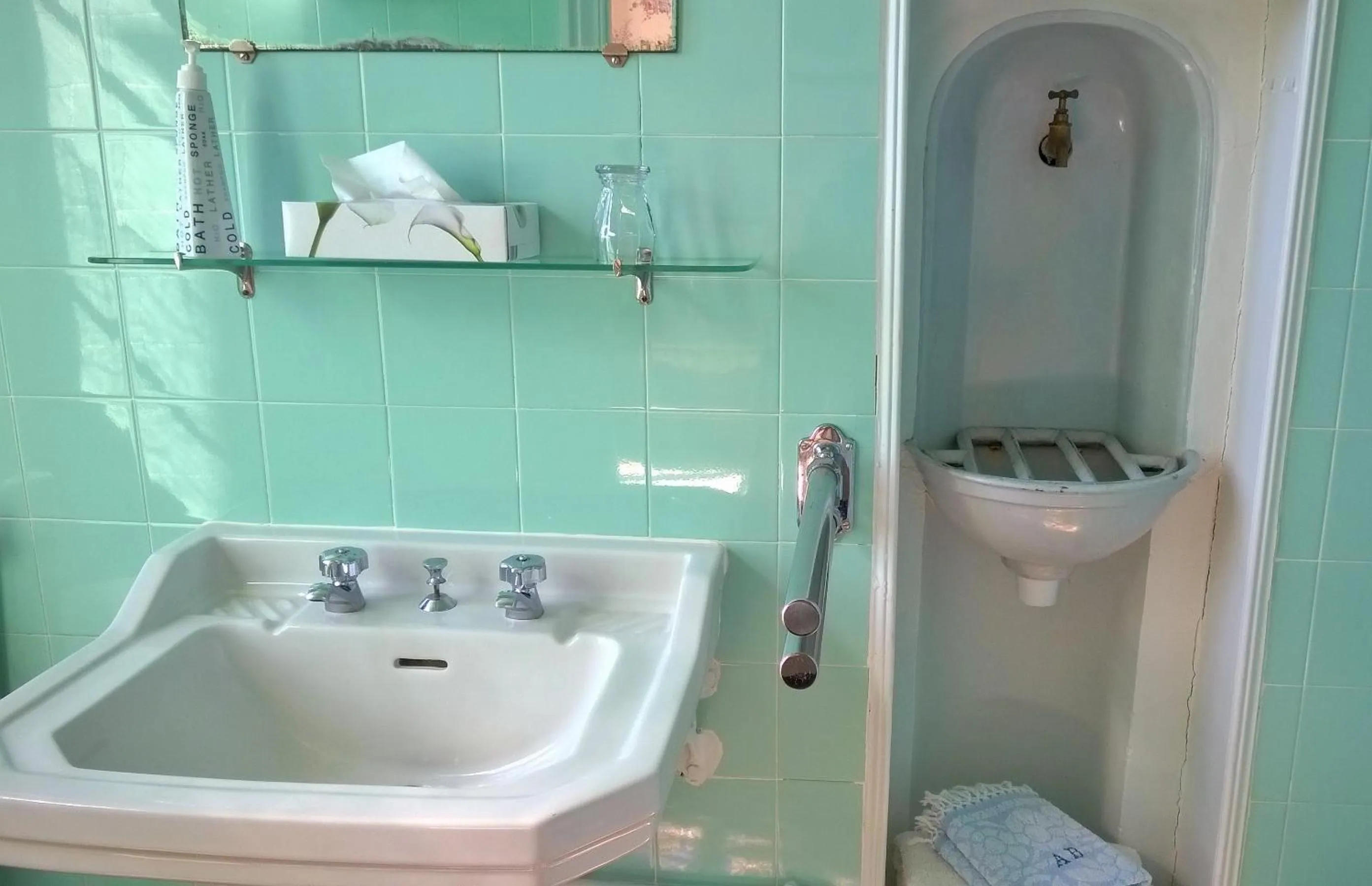 Bathroom in Château de la Vernède, la Grande Vernède