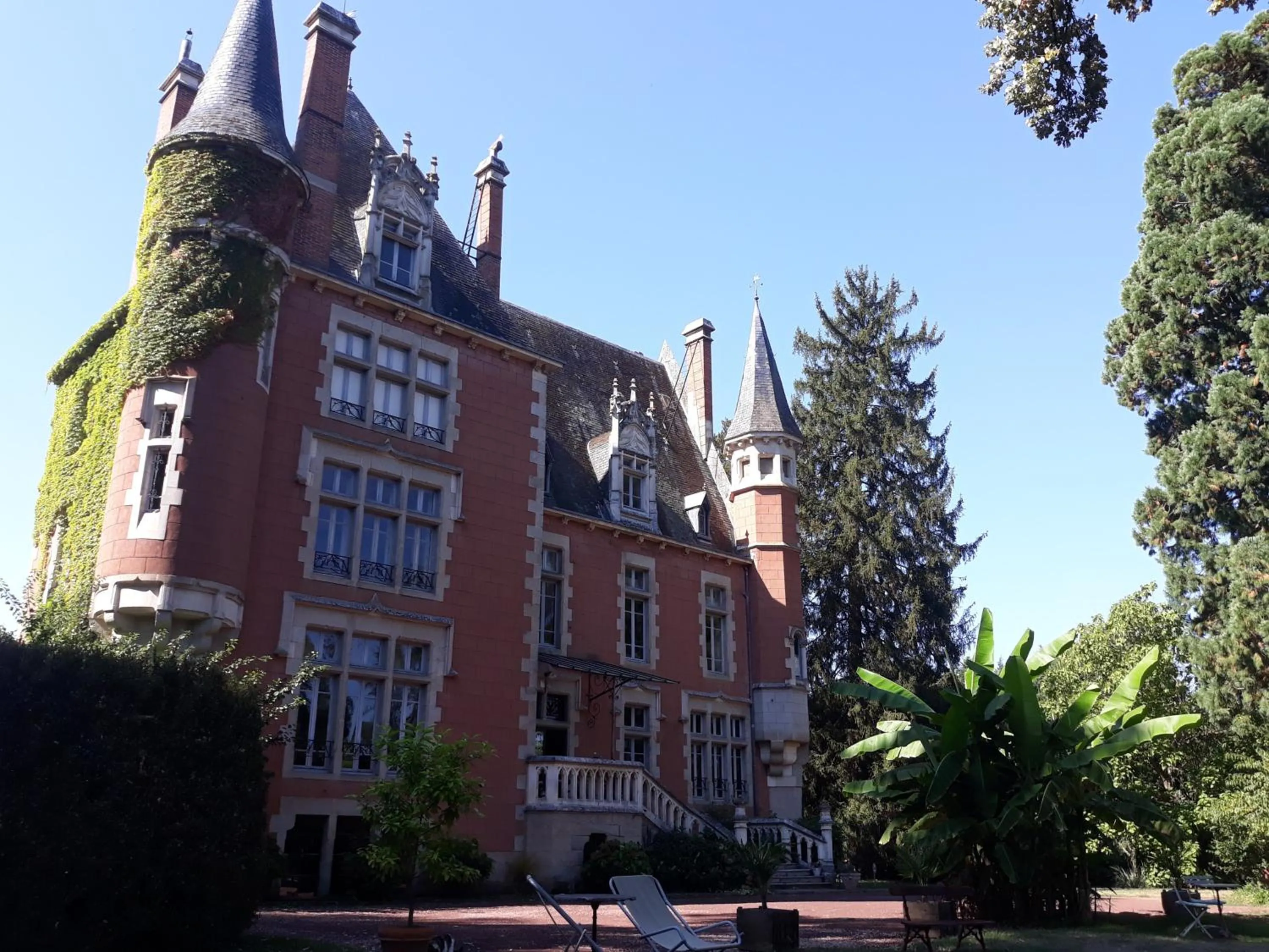 Property building in Château de la Vernède, la Grande Vernède