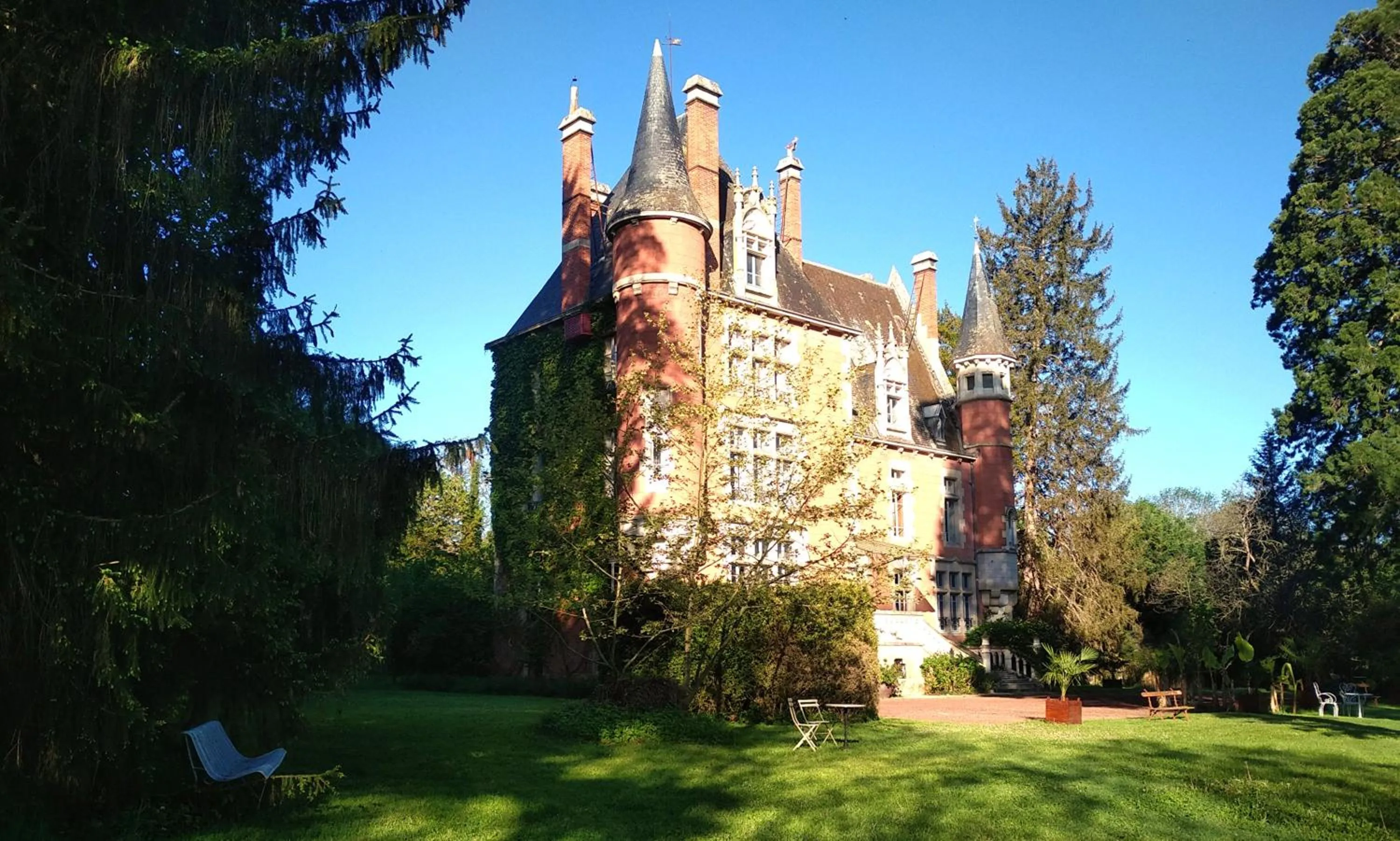 Property building in Château de la Vernède, la Grande Vernède