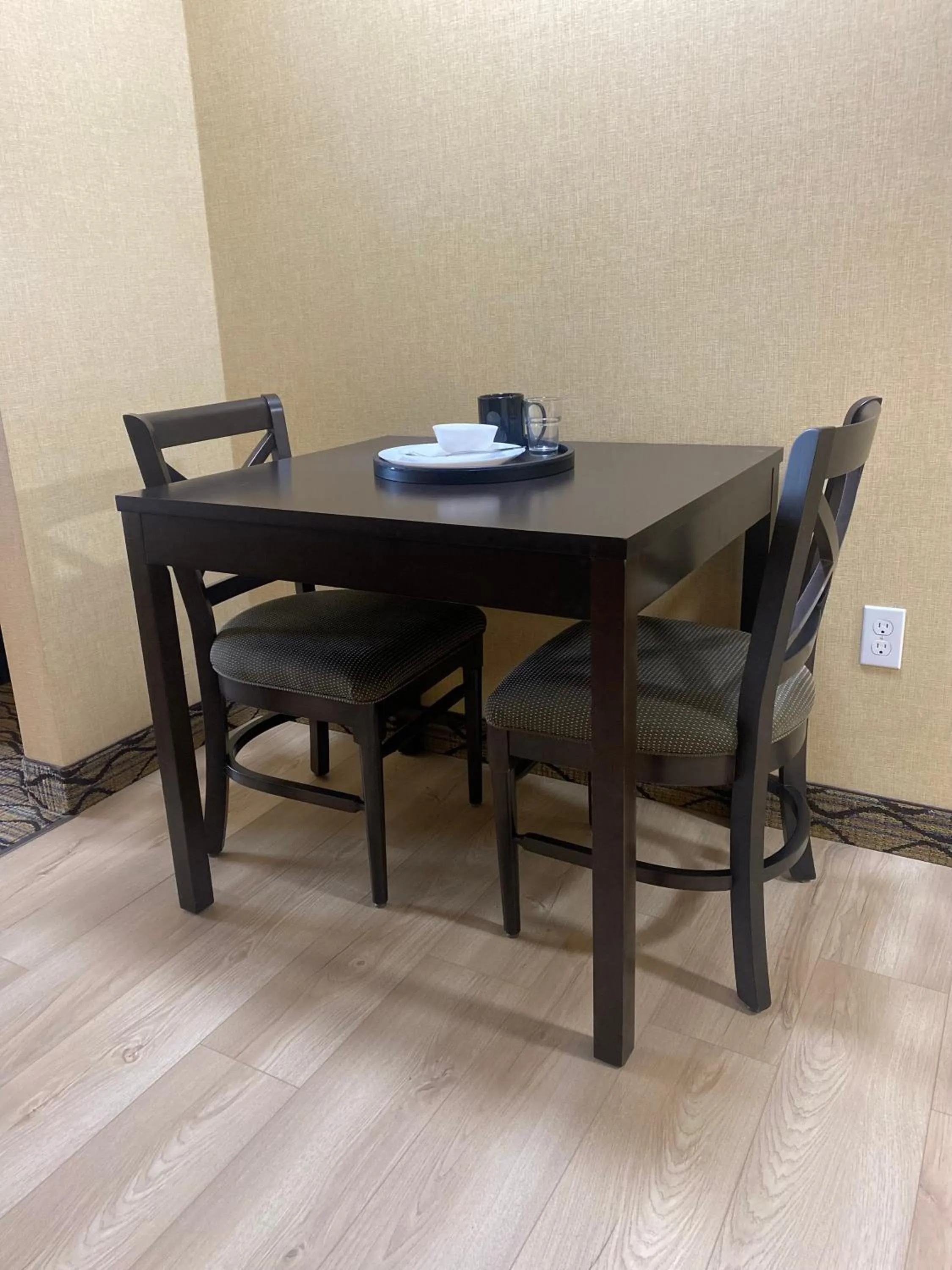 Dining area in Wingate by Wyndham Fort Saskatchewan