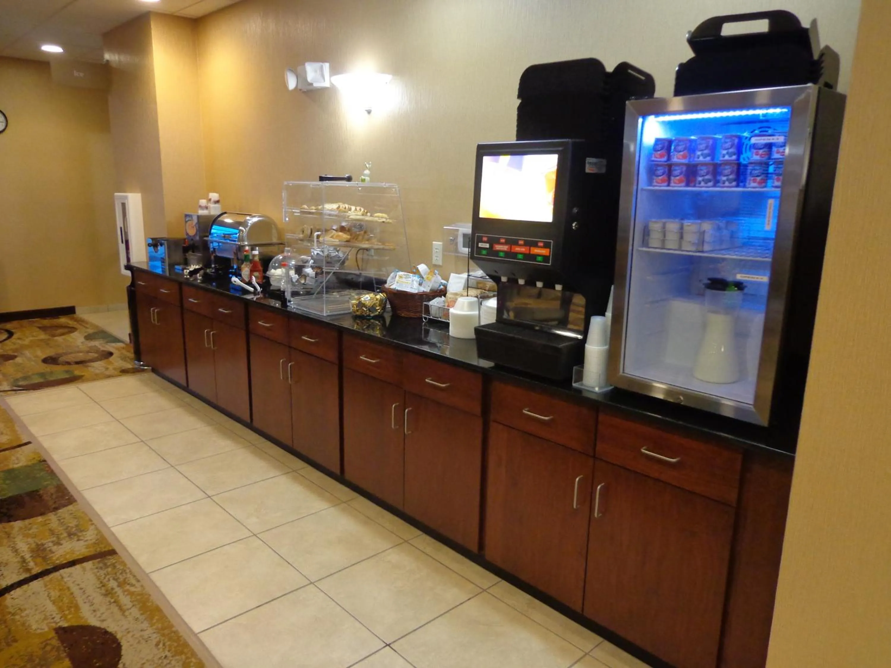 Continental breakfast in Cobblestone Inn & Suites - Marquette