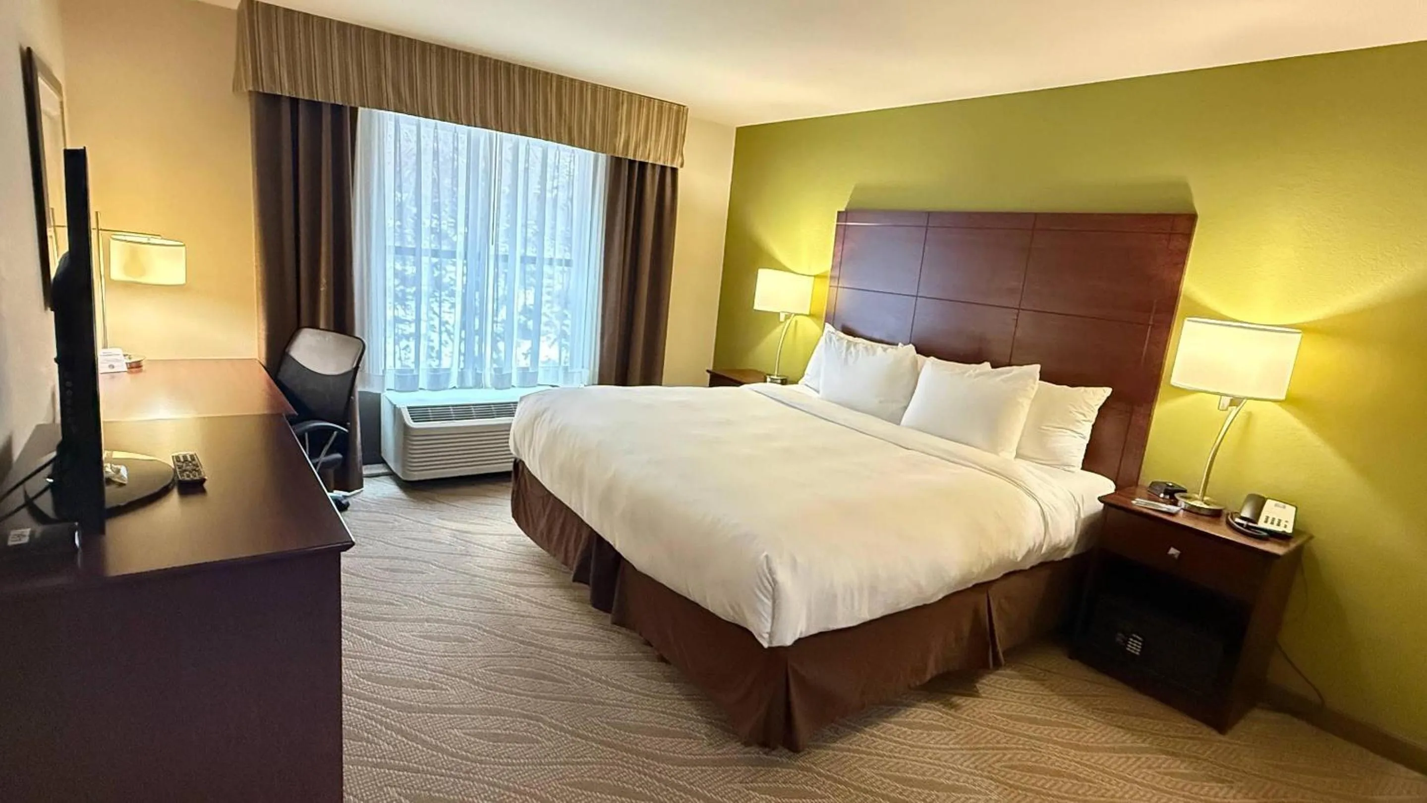 Bedroom, Bed in Comfort Inn & Suites Marquette - Prairie du Chien