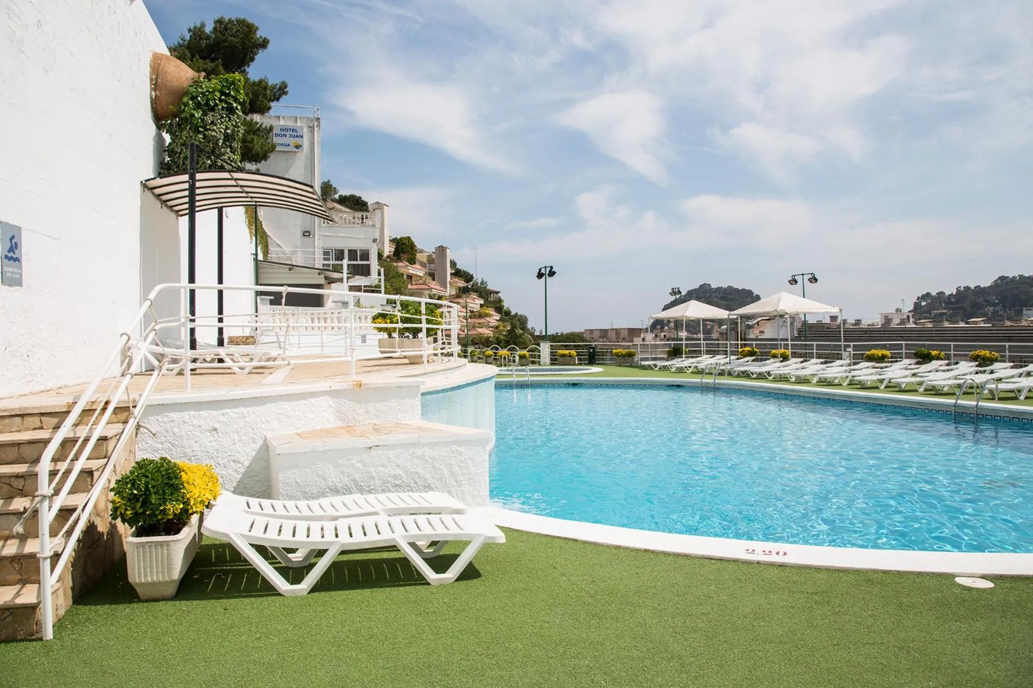 Swimming pool in Hotel - Bungalows Don Juan Tossa