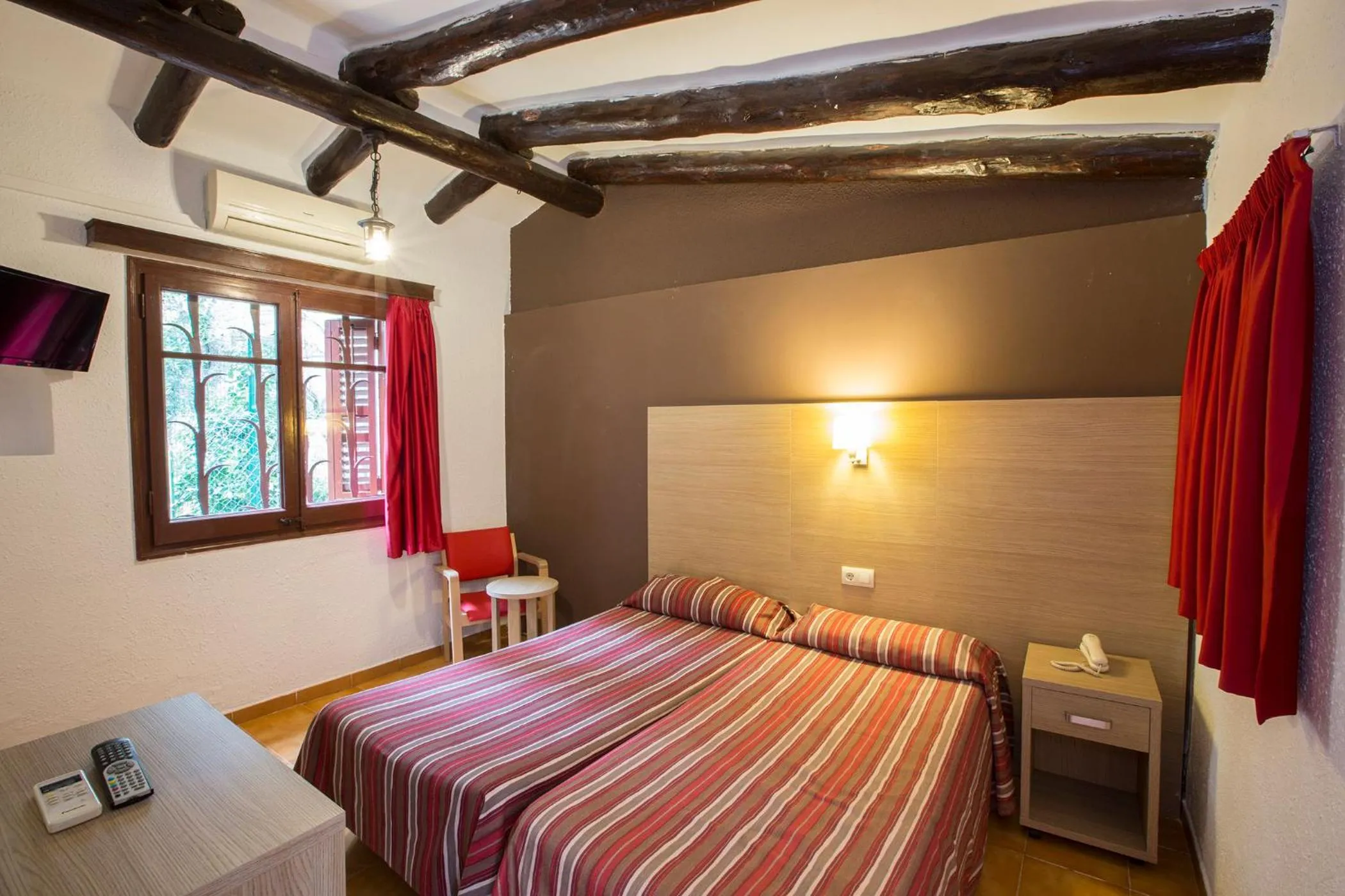 Bed in Hotel - Bungalows Don Juan Tossa