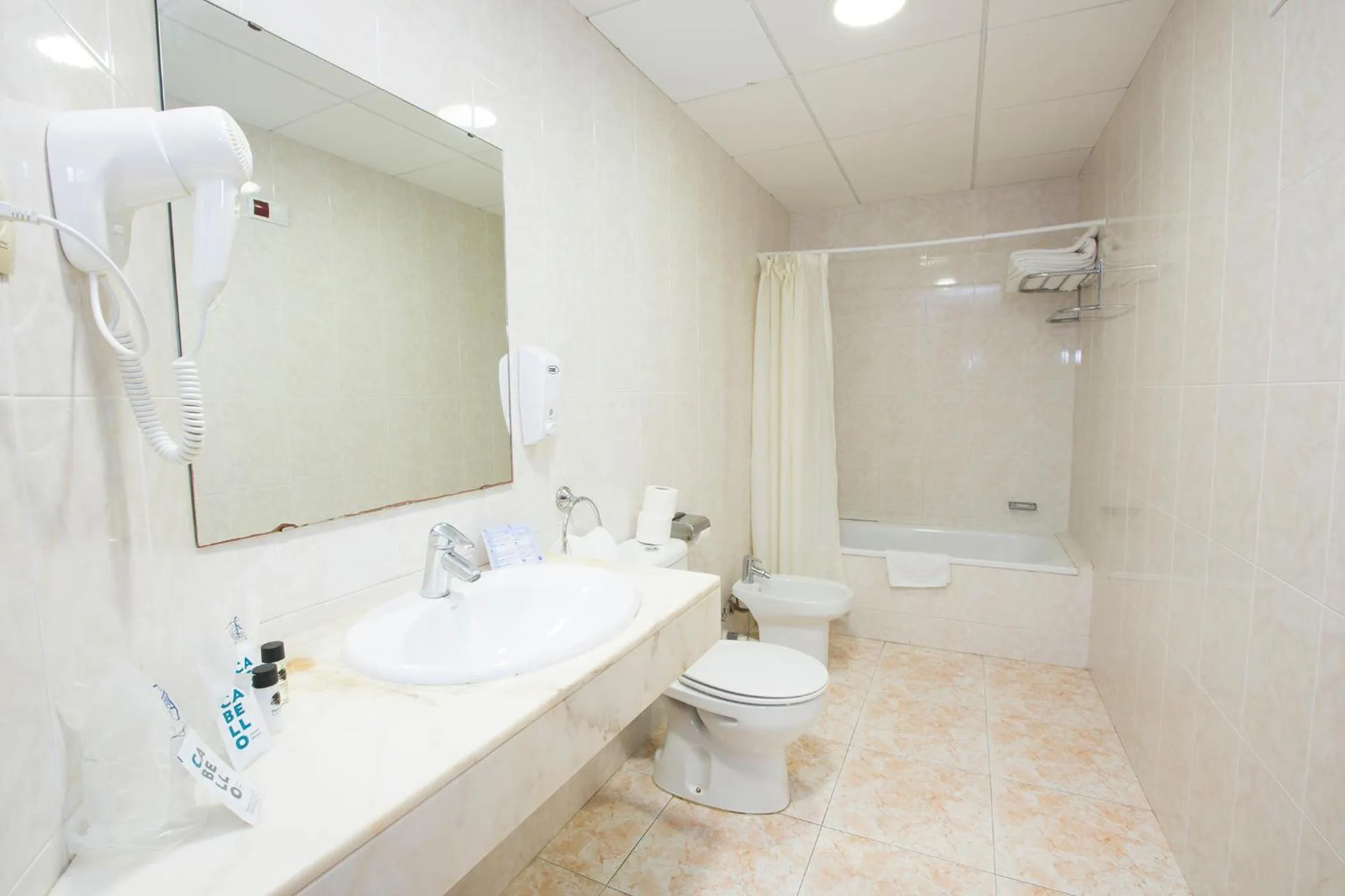 Bathroom in Hotel - Bungalows Don Juan Tossa