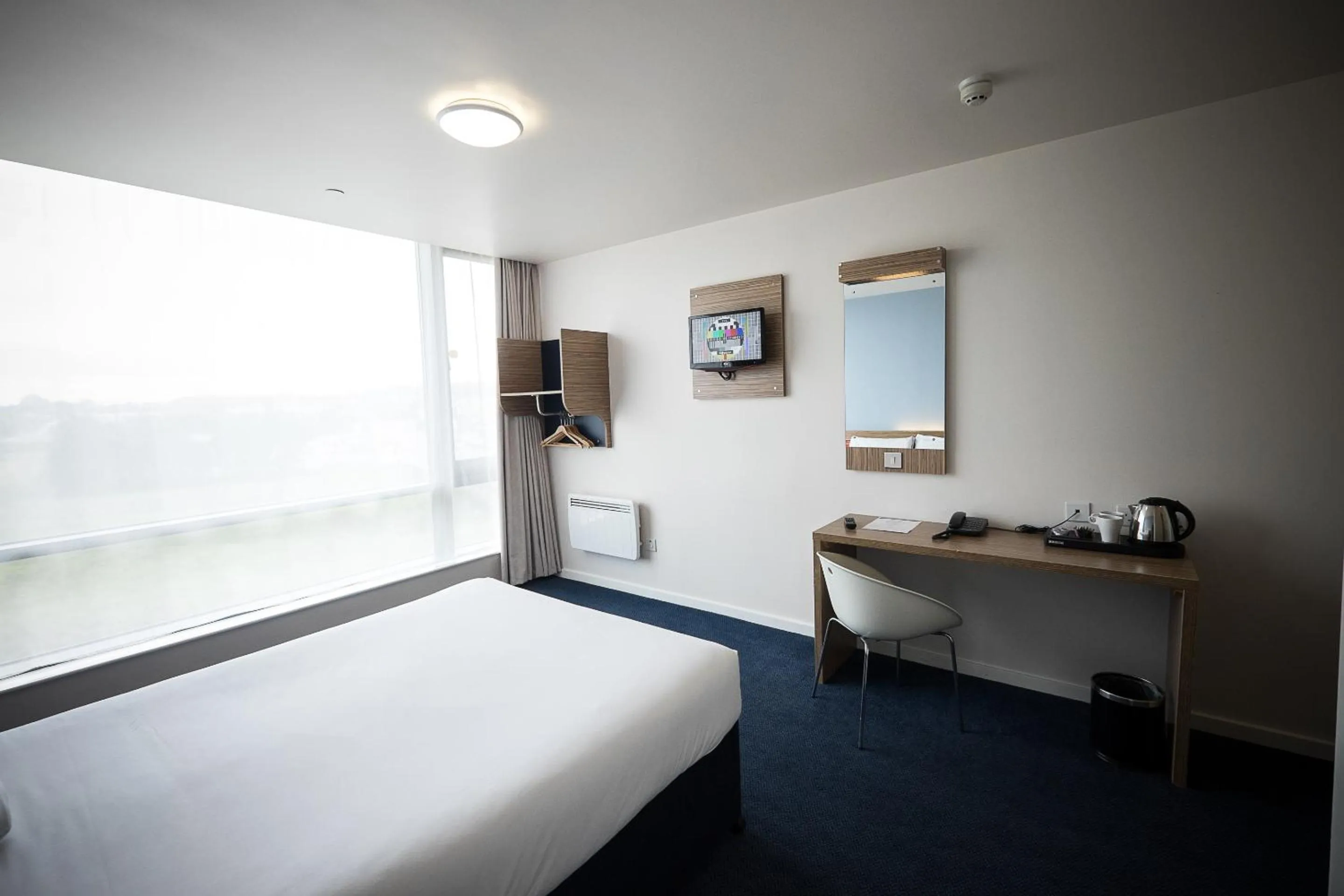Day, Bed in Travelodge Limerick Castletroy