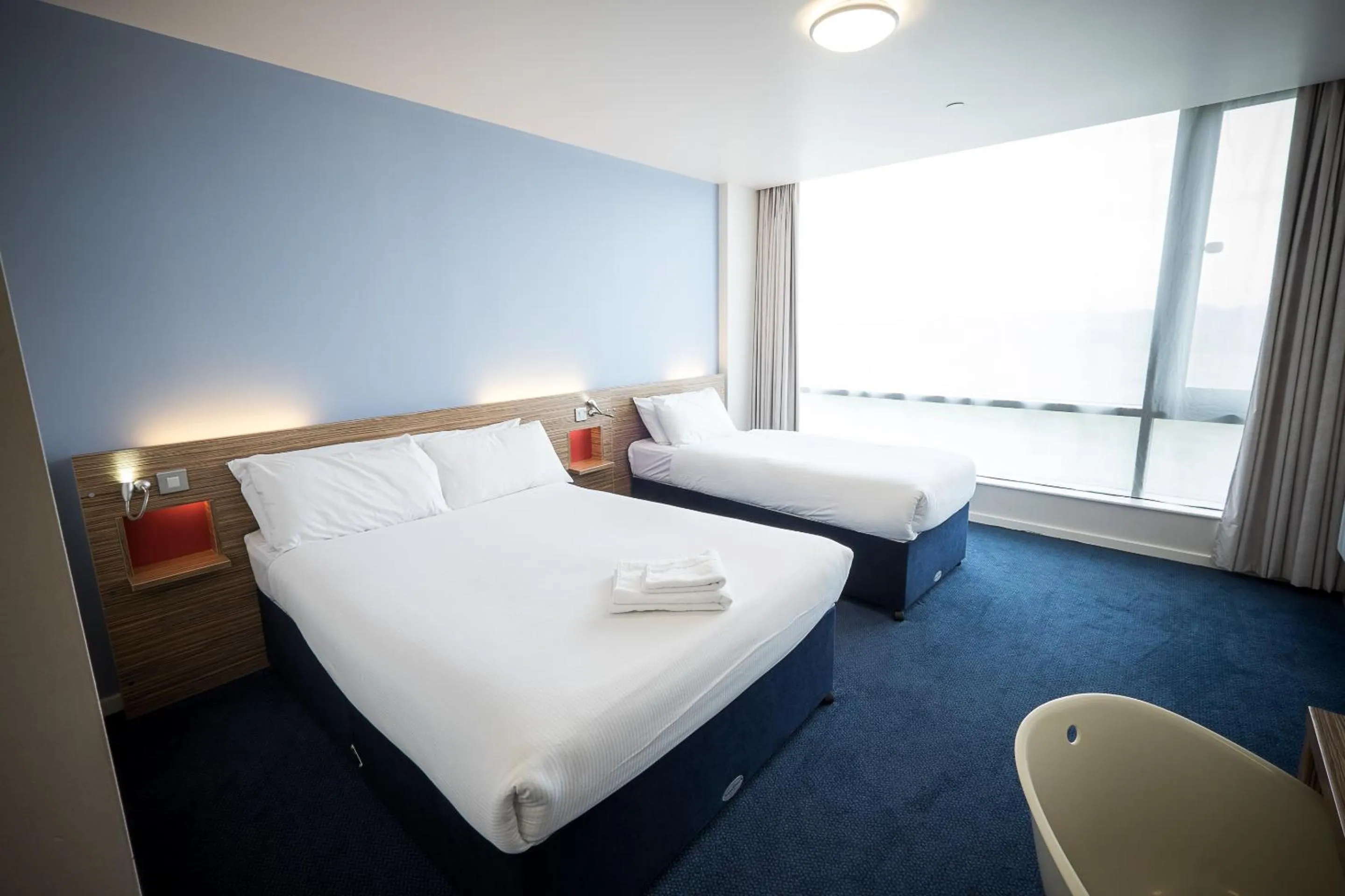 Day, Bed in Travelodge Limerick Castletroy