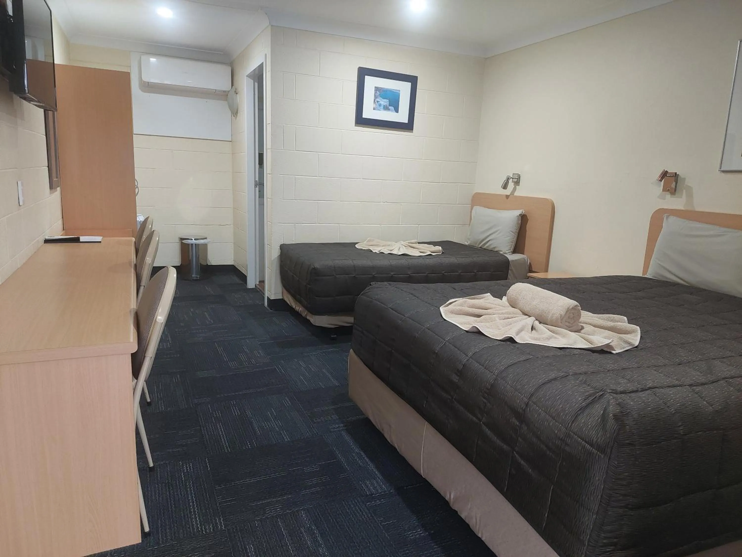 Bed in All Seasons Motor Lodge