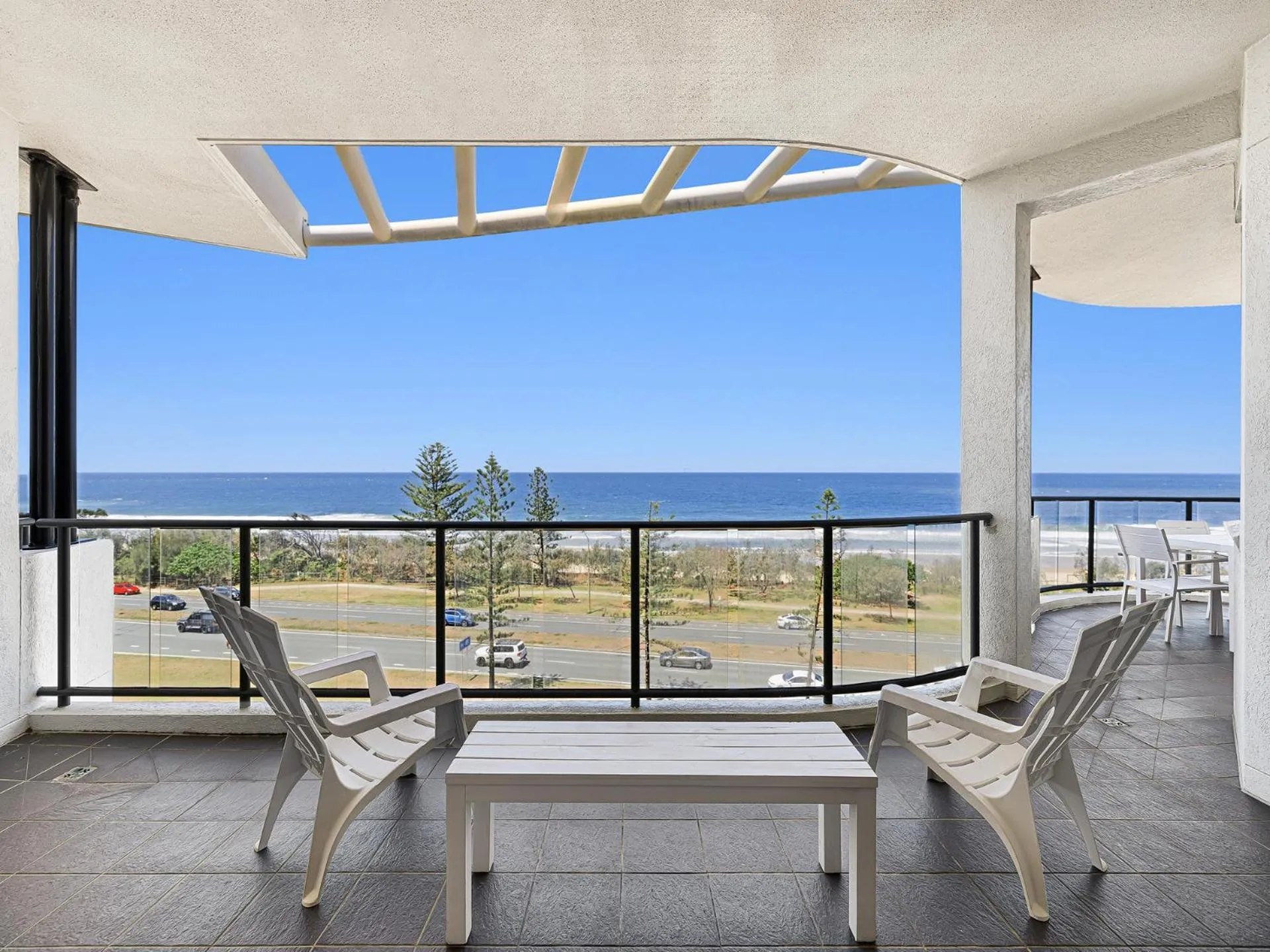 Patio in Meridian Alex Beach Apartments