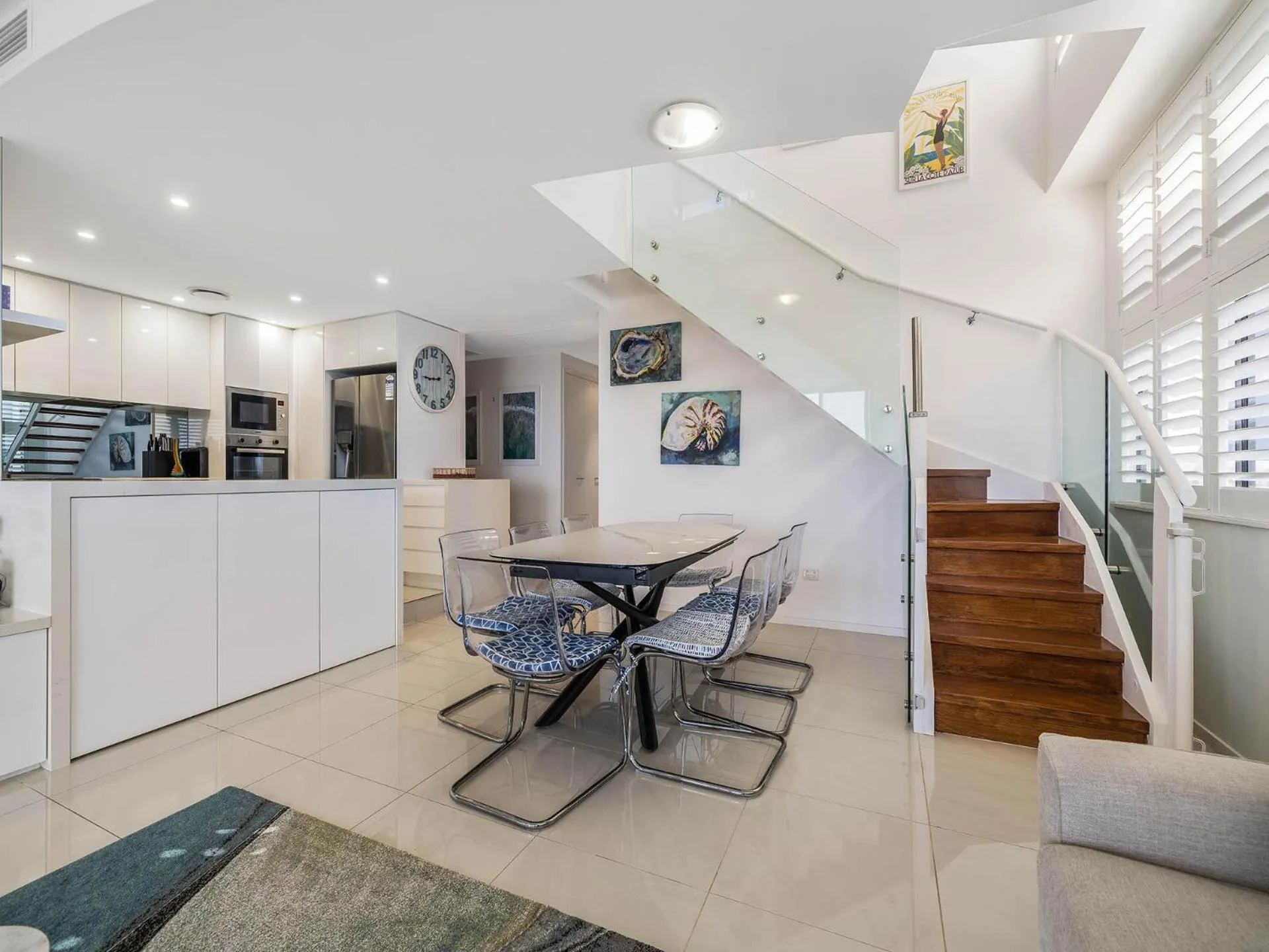 Dining area in Meridian Alex Beach Apartments