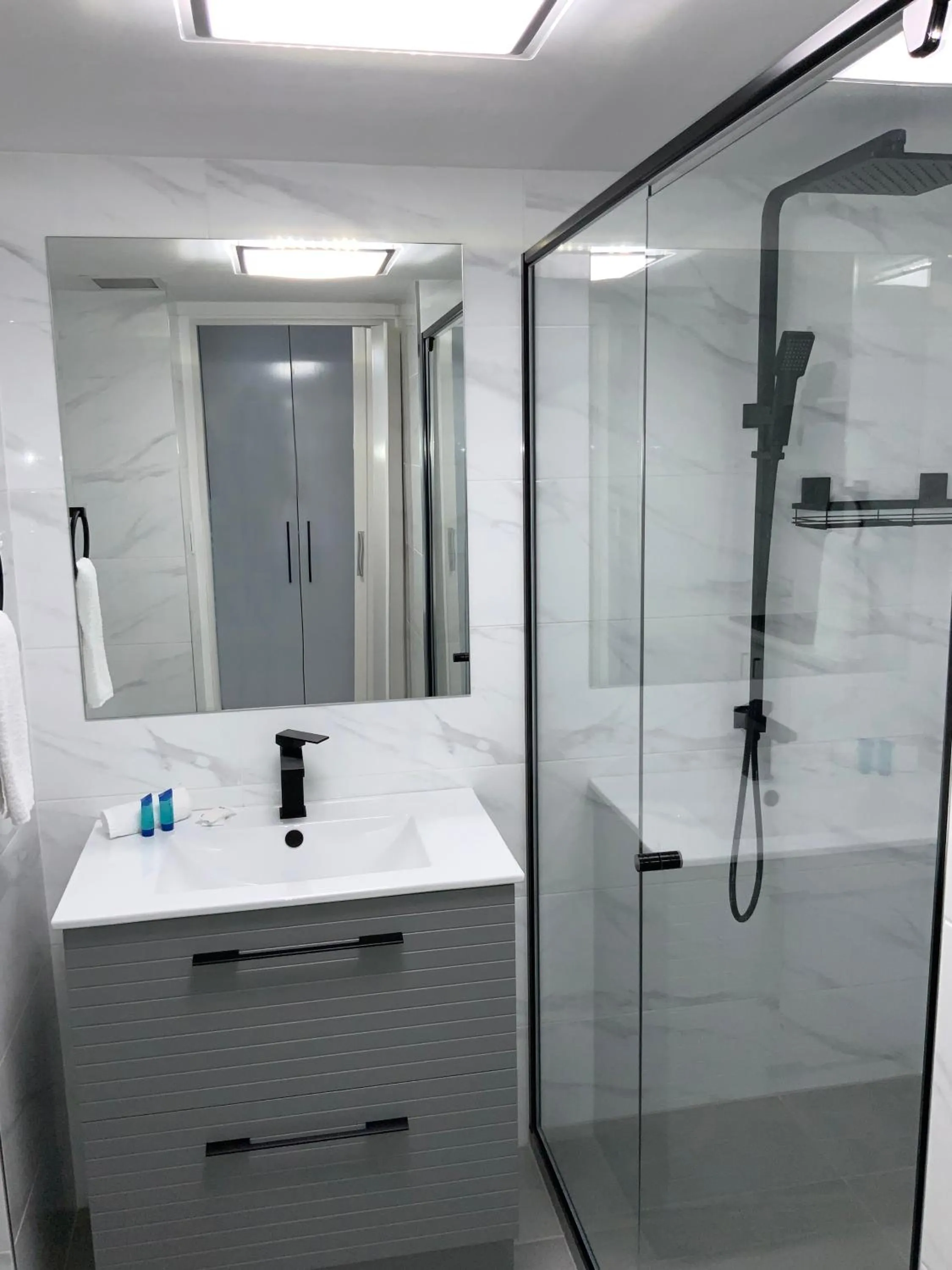 Bathroom in Meridian Alex Beach Apartments