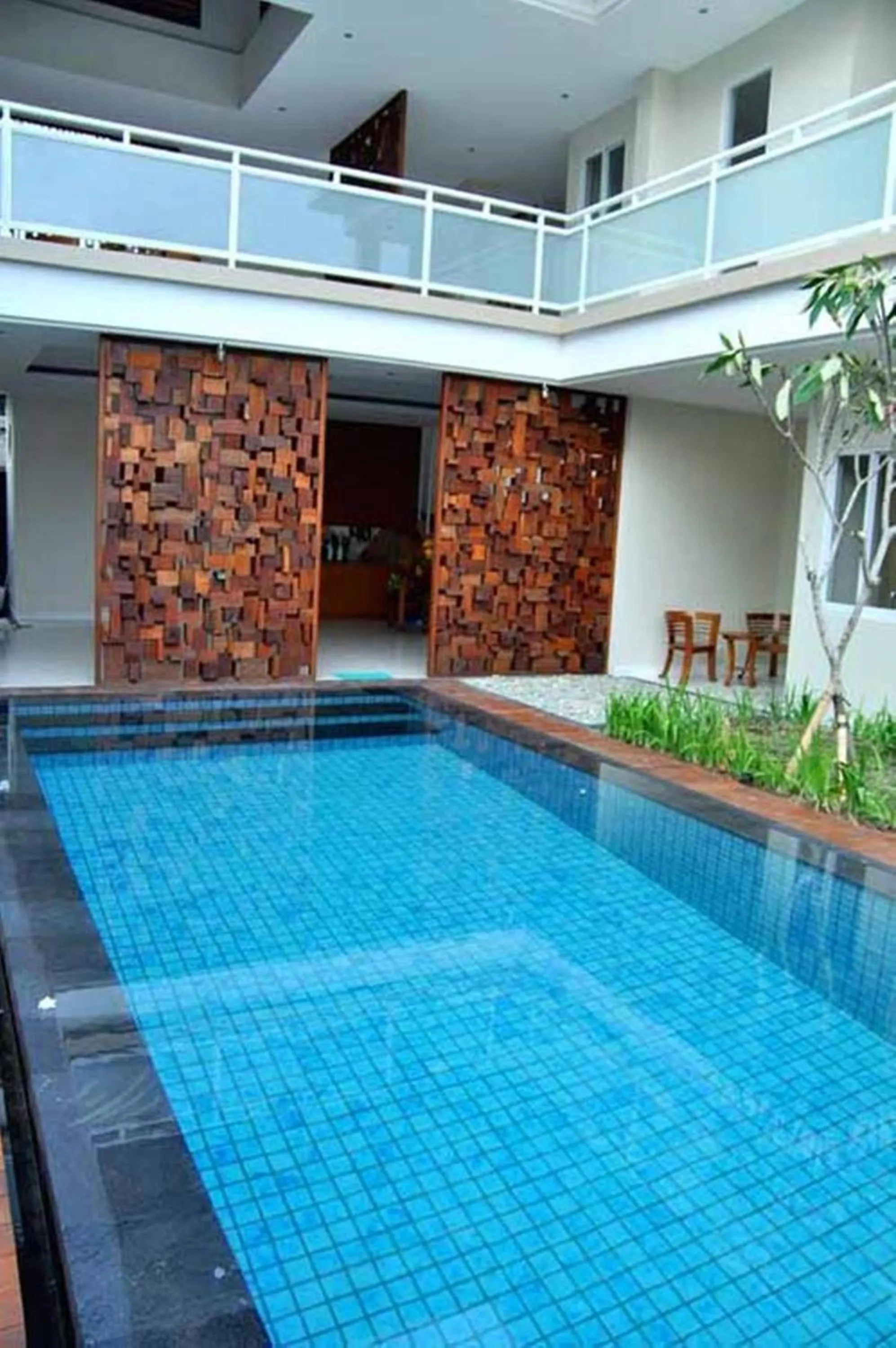 Swimming pool in Oxy House Bali