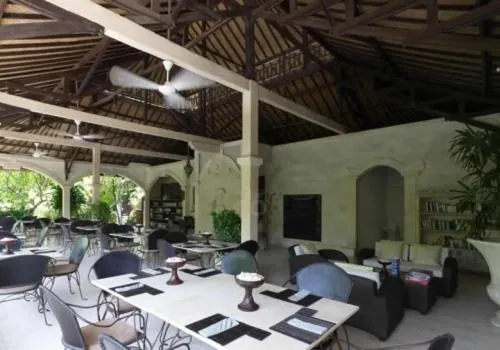 Restaurant/places to eat in Baliku Dive Resort