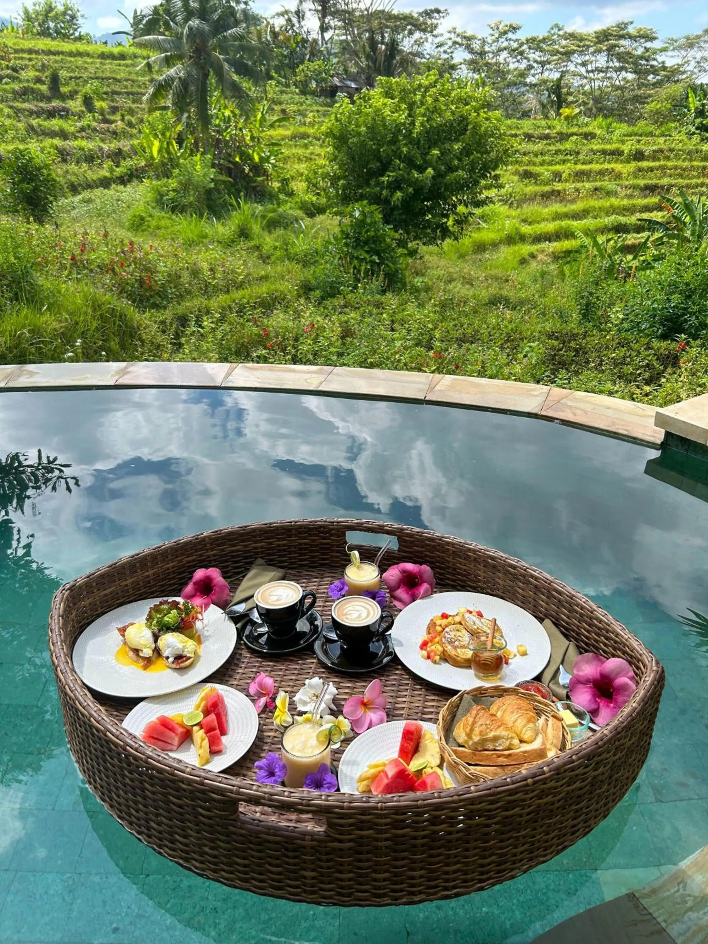 Food and drinks in Abian Ayu Villa