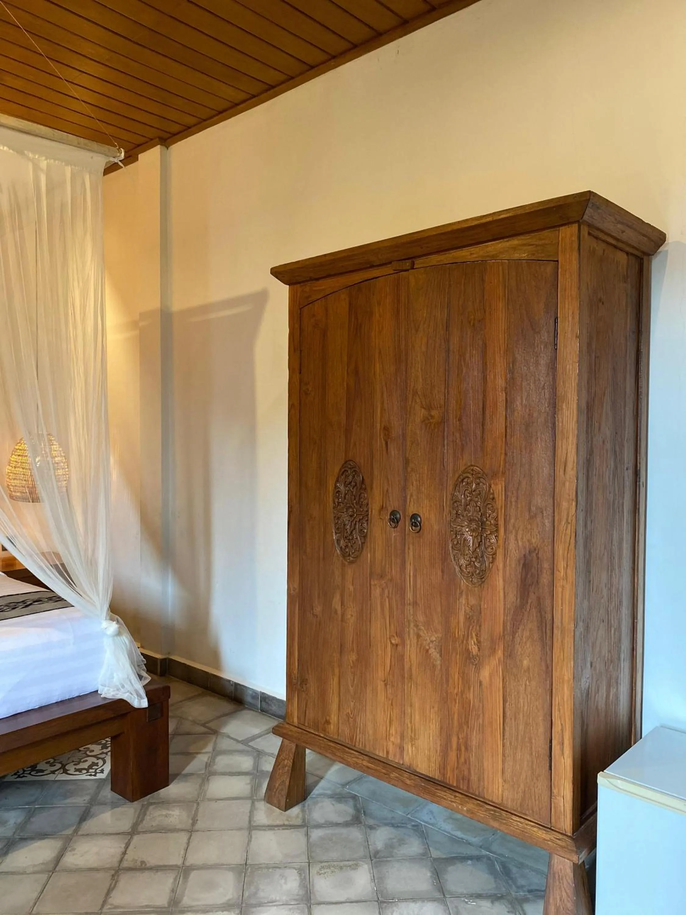 wardrobe, Bed in Abian Ayu Villa