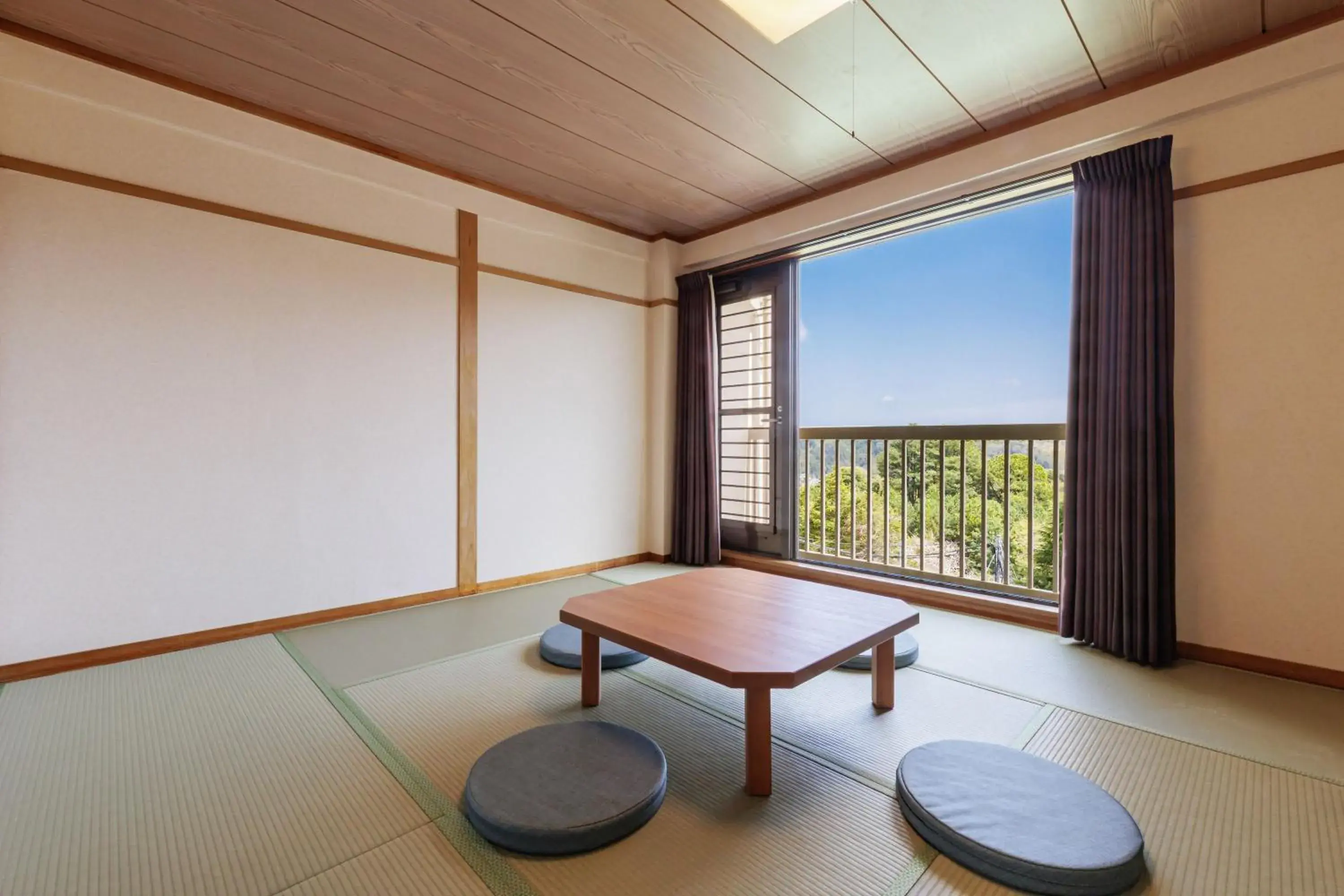 Japanese-Style Room with Private Bathroom - Smoking in Spa Resort Hawaiians Hotel Hawaiians Japanese-Style Room with Private Bathroom - Smoking in Spa Resort Hawaiians Hotel Hawaiians