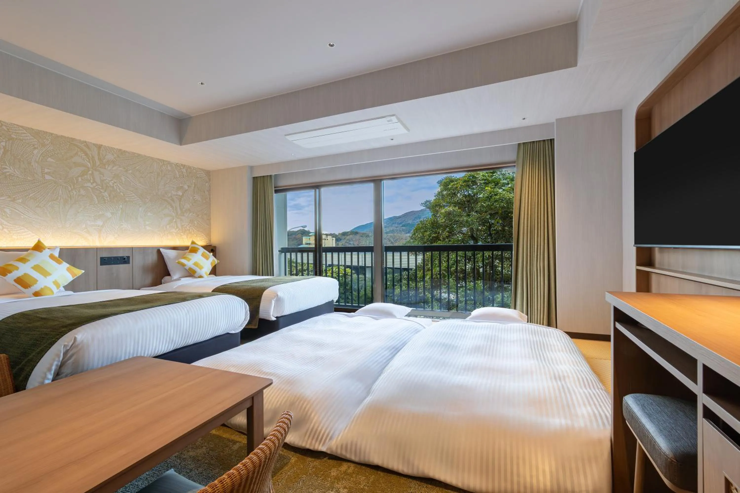 Photo of the whole room, Bed in Spa Resort Hawaiians Hotel Hawaiians