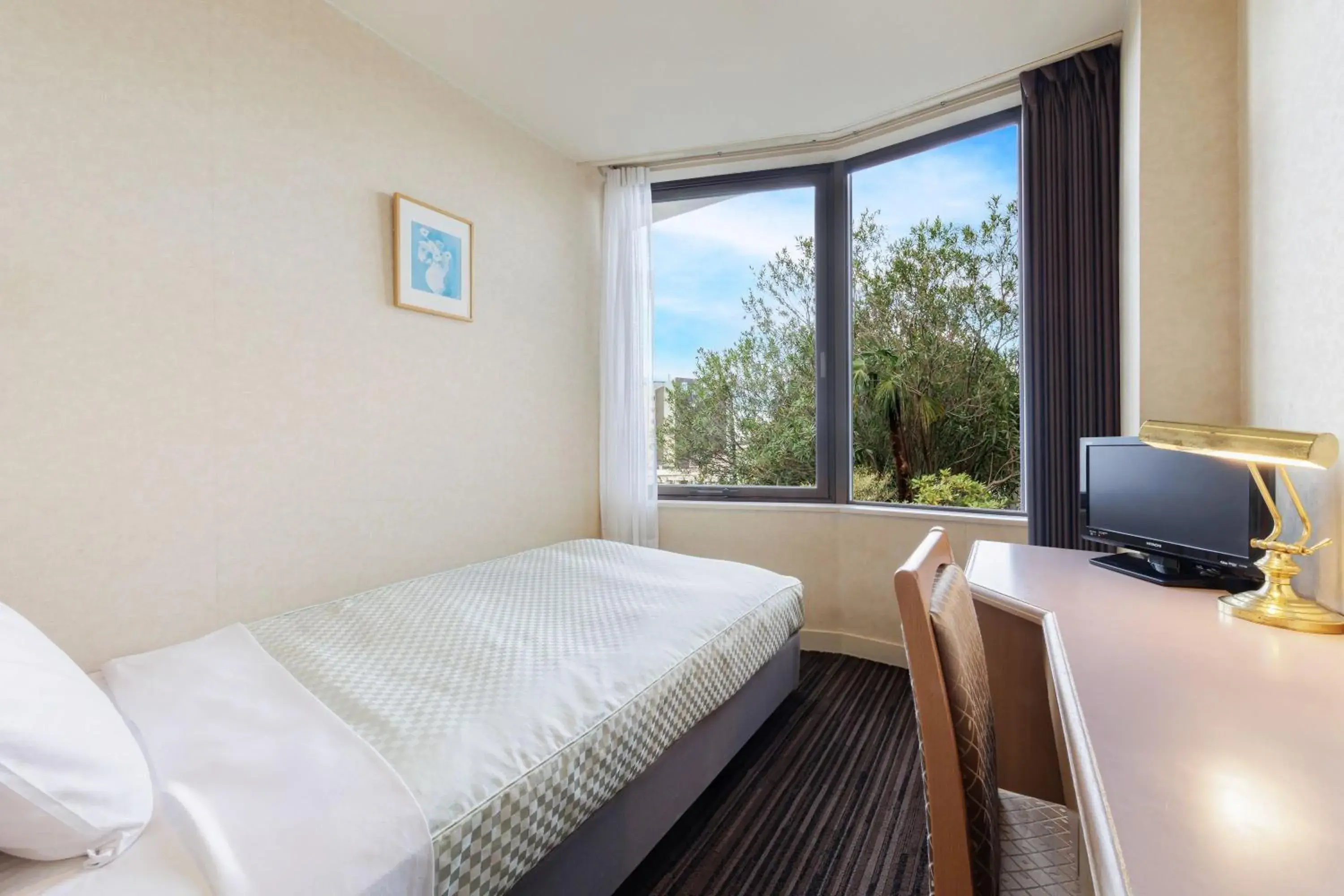 Single Room with Shared Bathroom and Private Toilet - single occupancy - Non-Smoking in Spa Resort Hawaiians Hotel Hawaiians Single Room with Shared Bathroom and Private Toilet - single occupancy - Non-Smoking in Spa Resort Hawaiians Hotel Hawaiians