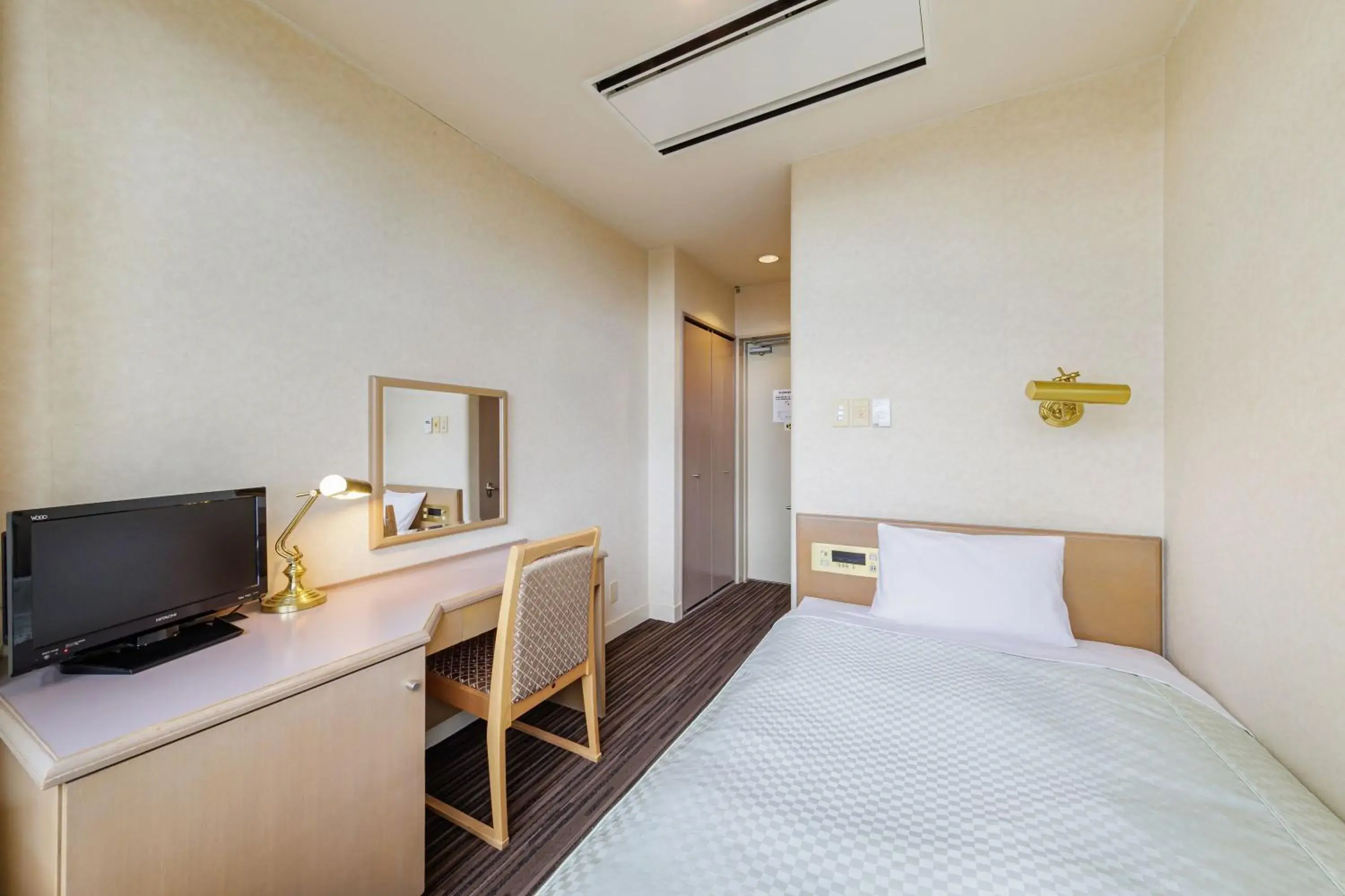 Single Room with Shared Bathroom and Private Toilet - single occupancy - Smoking in Spa Resort Hawaiians Hotel Hawaiians Single Room with Shared Bathroom and Private Toilet - single occupancy - Smoking in Spa Resort Hawaiians Hotel Hawaiians