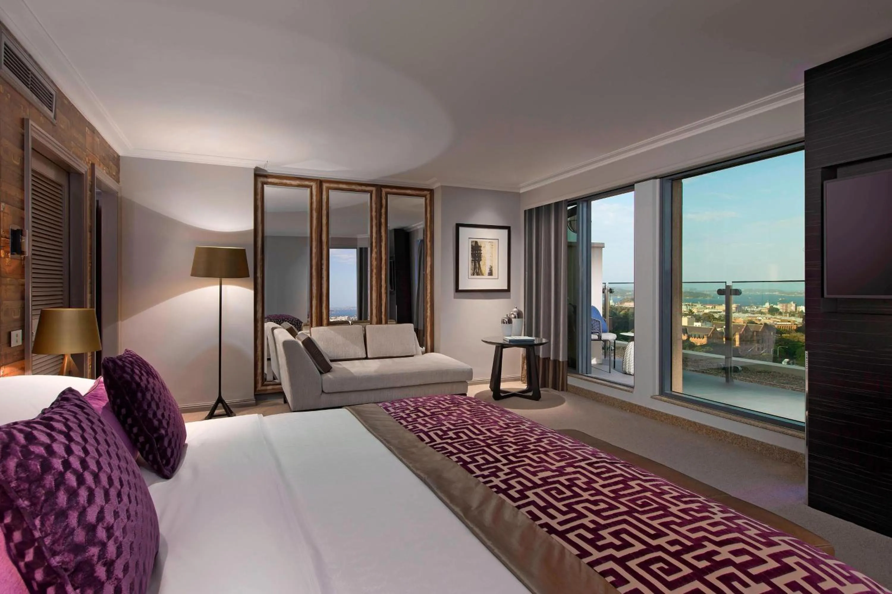 Bedroom, Bed in Sheraton Grand Sydney Hyde Park